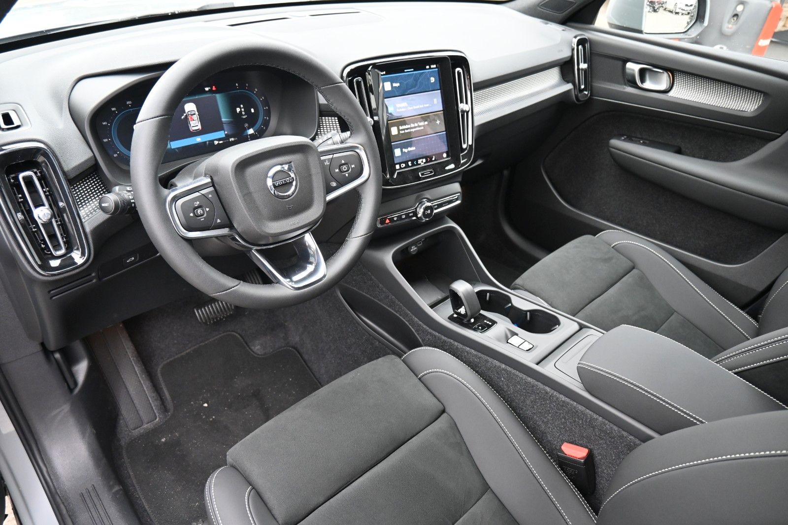 Fahrzeugabbildung Volvo XC40 B3 DKG *360°*ACC*Allwetter*Lenkradhzg*