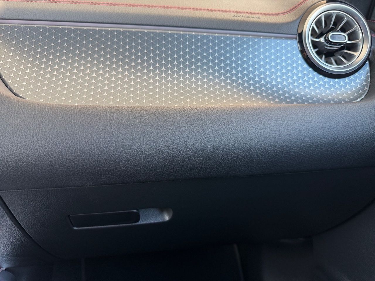 Fahrzeugabbildung Mercedes-Benz EQA 300 4M BONUS+AMG+AHK+MEMORY+360+DISTR+2Z-KLI
