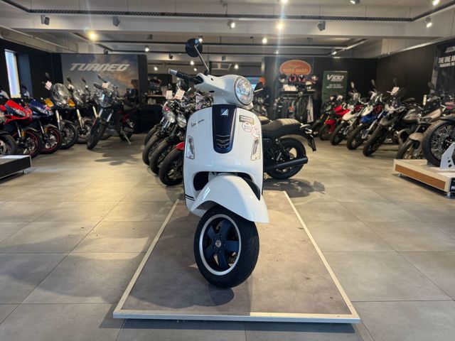 Vespa GTS 125 YACHT CLUB limitiert