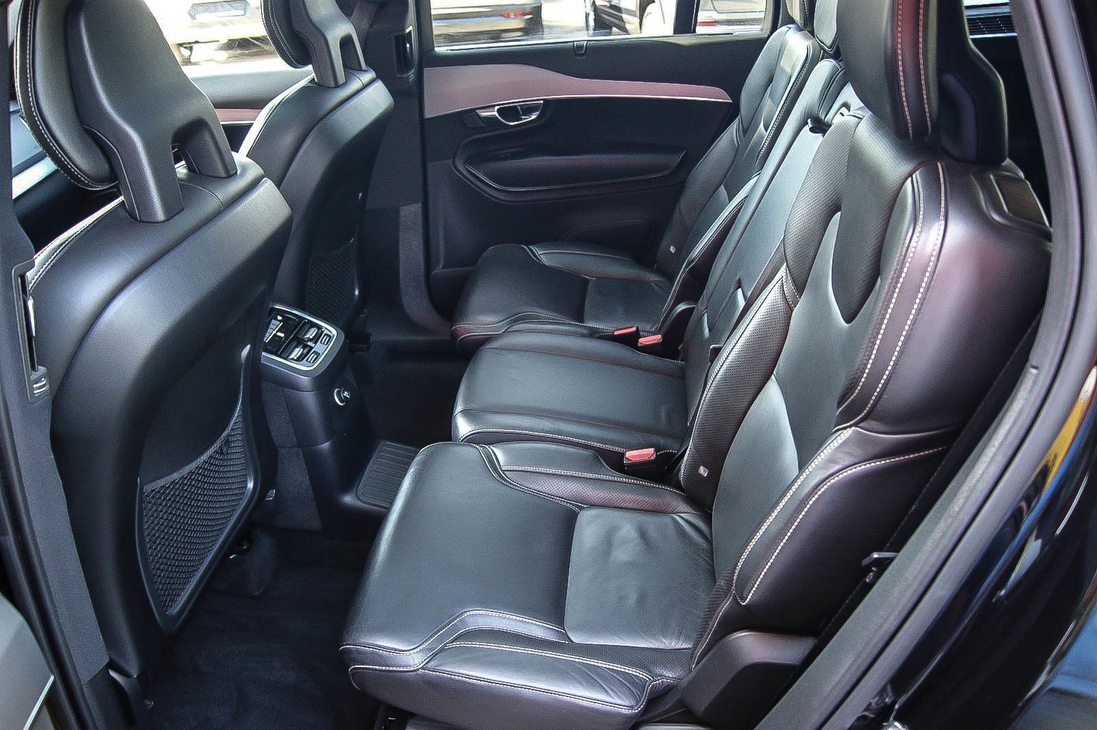 Fahrzeugabbildung Volvo XC90 T8 Hybrid R-DESIGN AWD 22-ZOLL STANDHEIZUNG