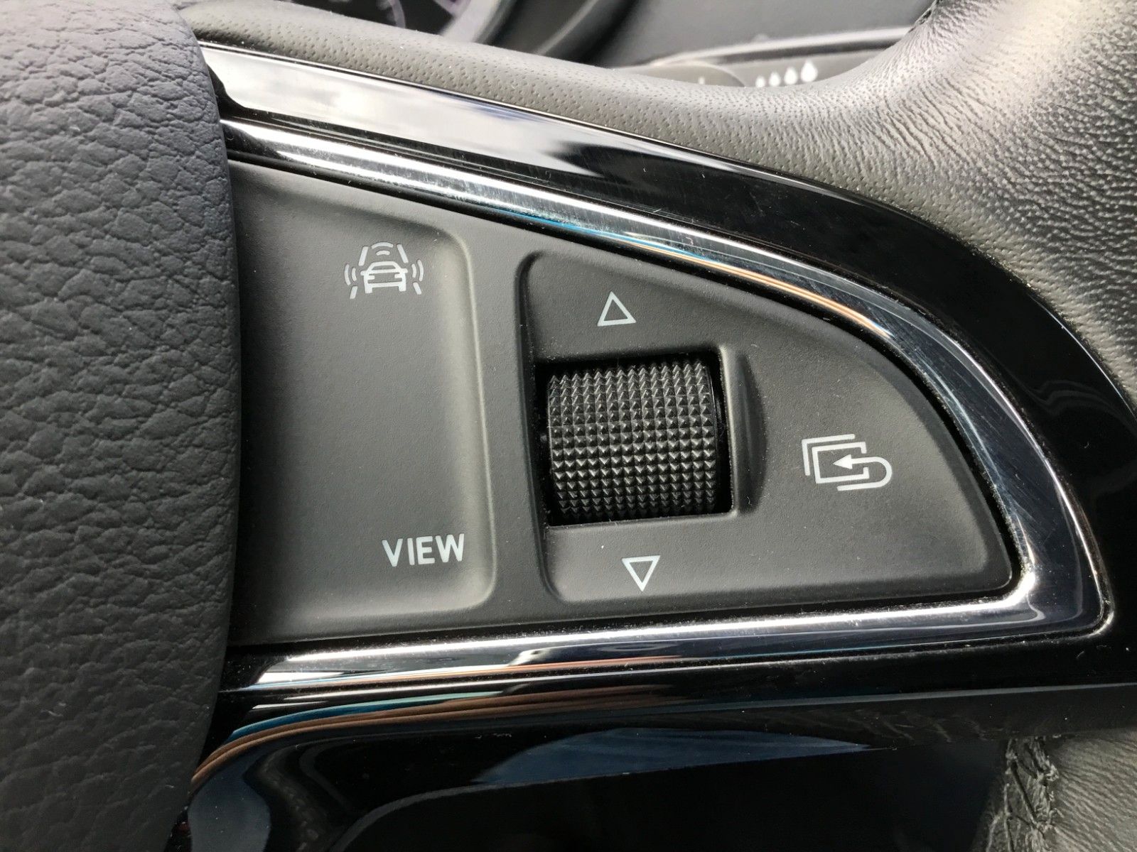Fahrzeugabbildung SKODA Octavia 2.0 TSI DSG 4x4 Style Combi+AHK+Kamera