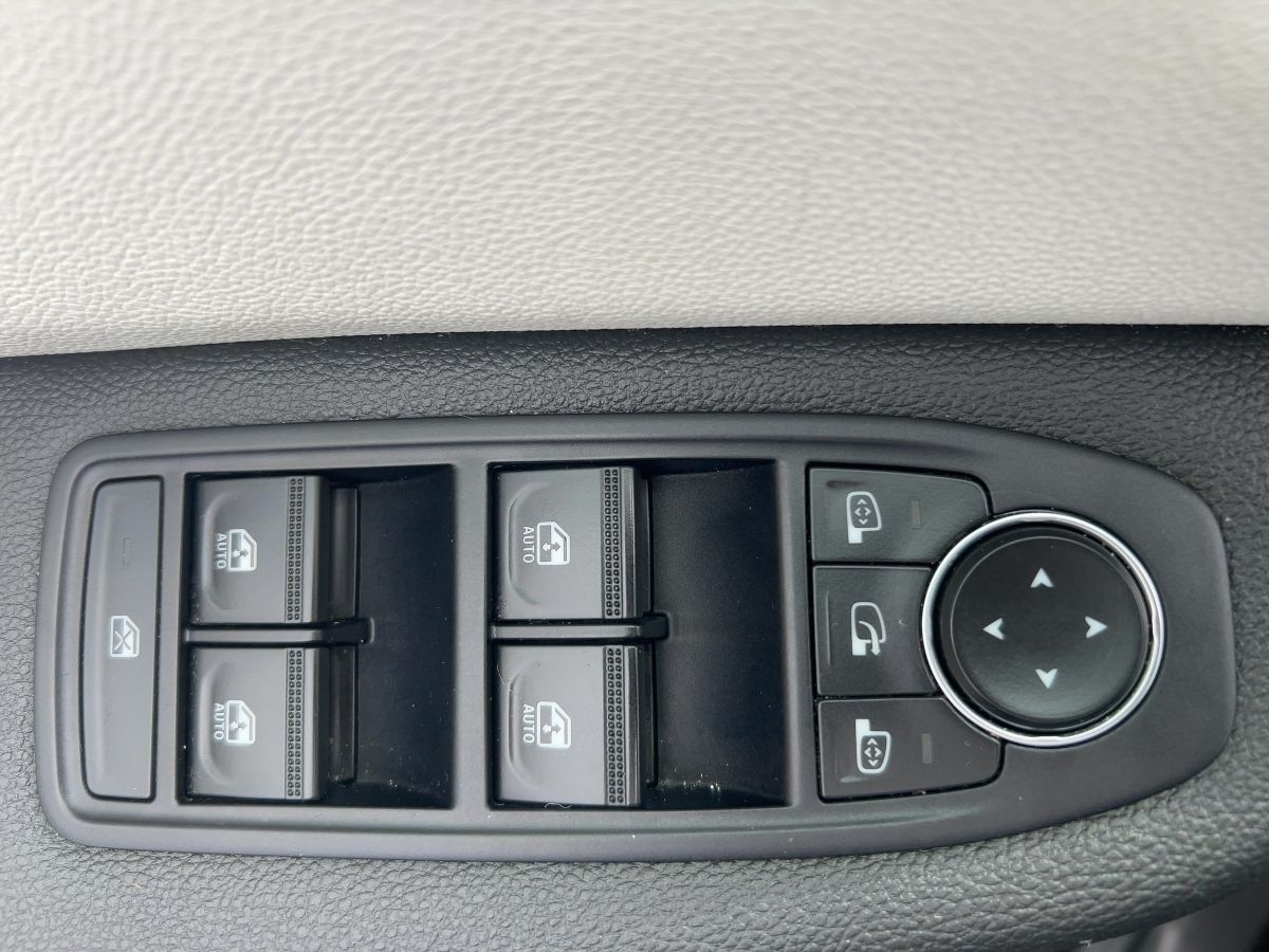 Fahrzeugabbildung Renault Clio TECHNO TCe 90 X-tronic Kamera Navi Kamera