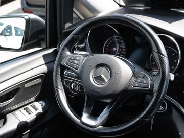 Mercedes V 220 - 12