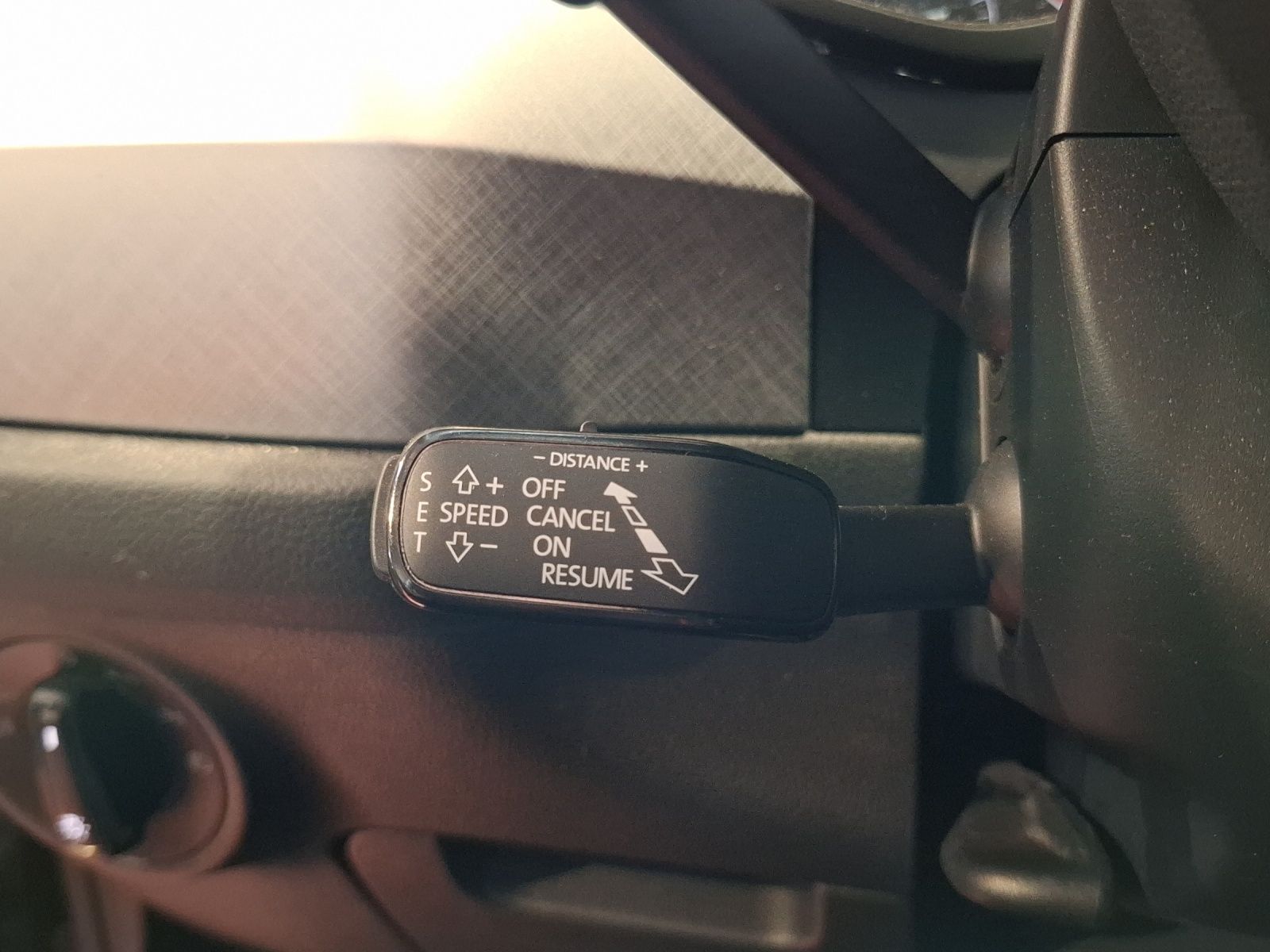 Fahrzeugabbildung SKODA Kodiaq TSI Tour DSG 4x4 Standhzg. Matrix AHK Nav