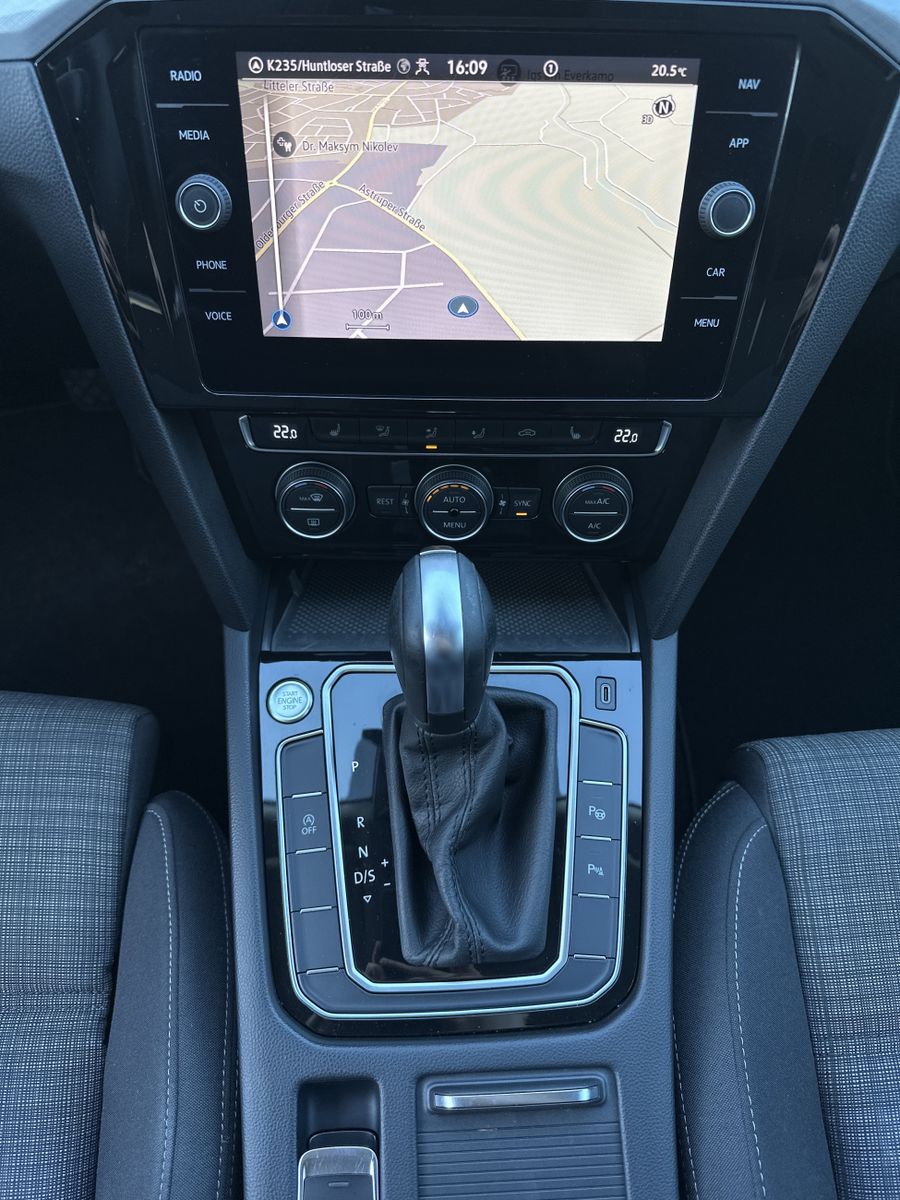 Fahrzeugabbildung Volkswagen Passat Variant 2.0 TDI DSG Business NAV+LED+ACC