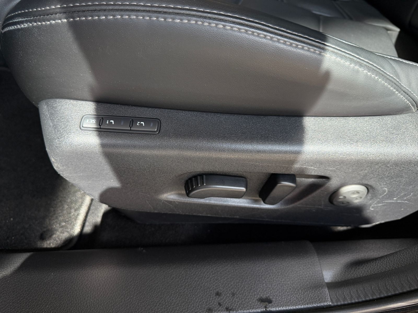 Fahrzeugabbildung Nissan Qashqai Tekna+ 4x4 PANO RFK ACC NAVI