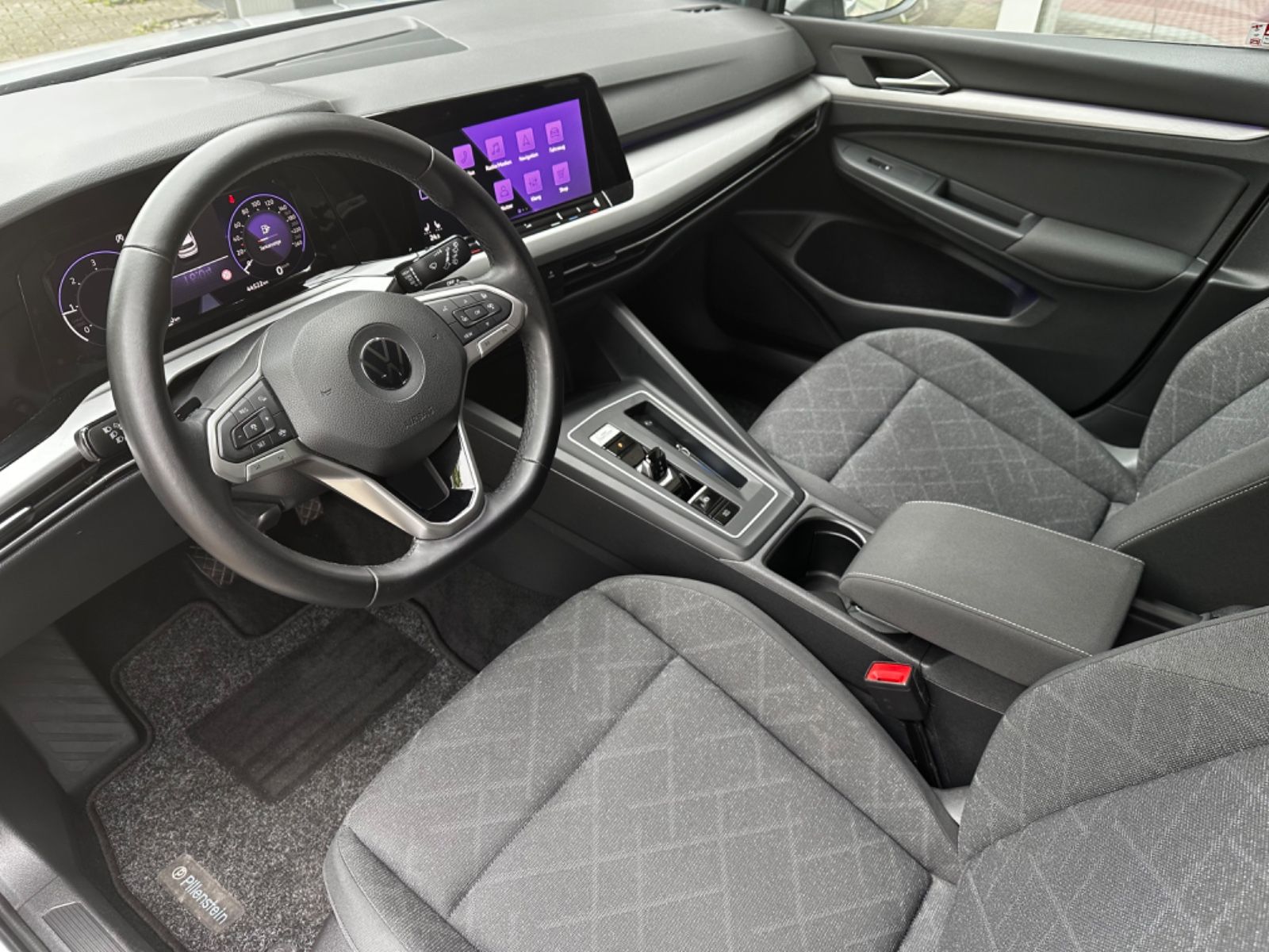 Fahrzeugabbildung Volkswagen Golf VIII 2.0 TDI 7-DSG Life LED NAVI