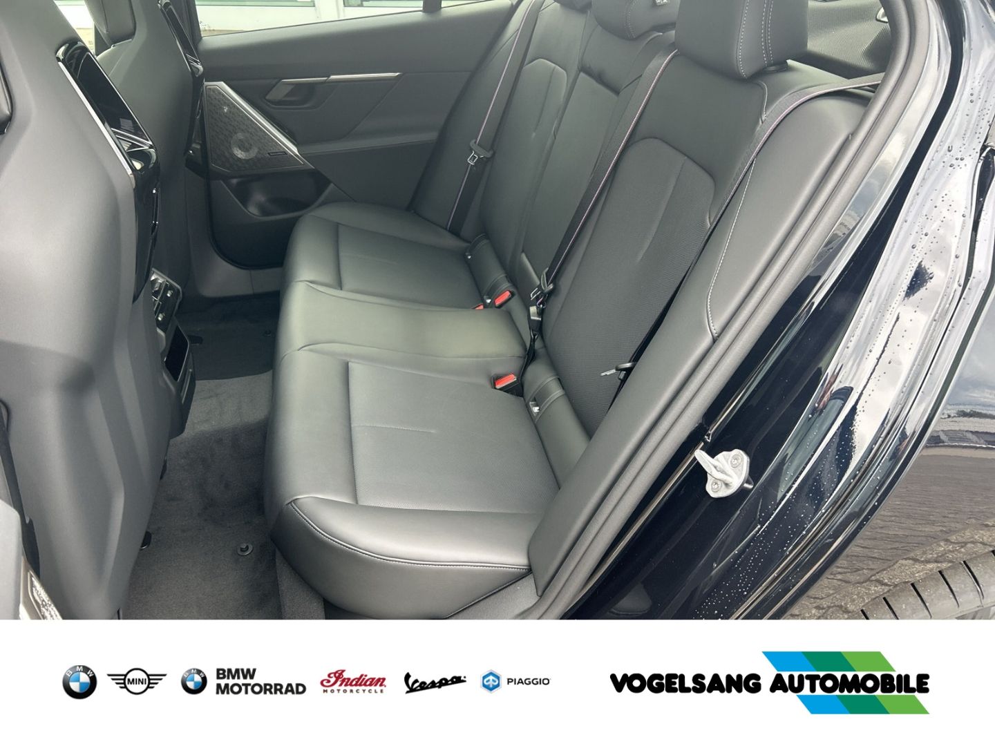 Fahrzeugabbildung BMW 550 e xDrive M Sport Park-Assistent Sportpaket H