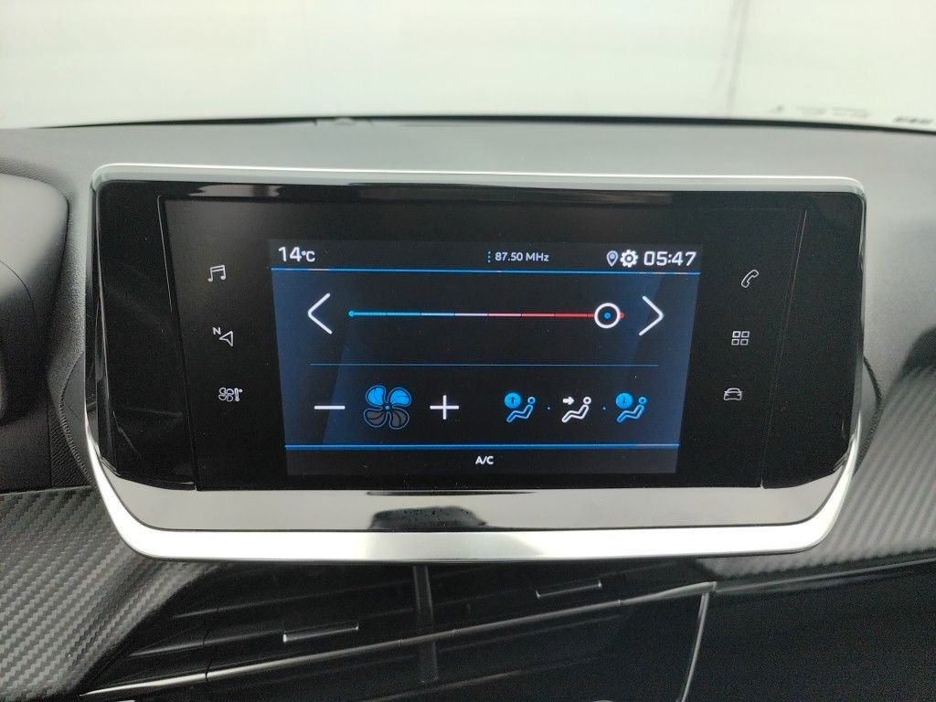 Fahrzeugabbildung Peugeot 208 Style 1.2T LED/NAVI/PDC/ALU/TEMPOMAT