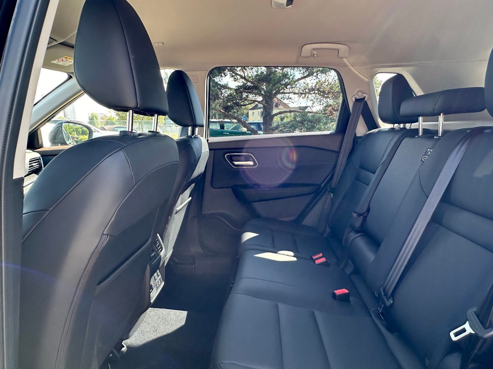 Fahrzeugabbildung Nissan X-Trail 1.5 VC-T Tekna NAVI+ProP+HUD+360°+SH+AHK