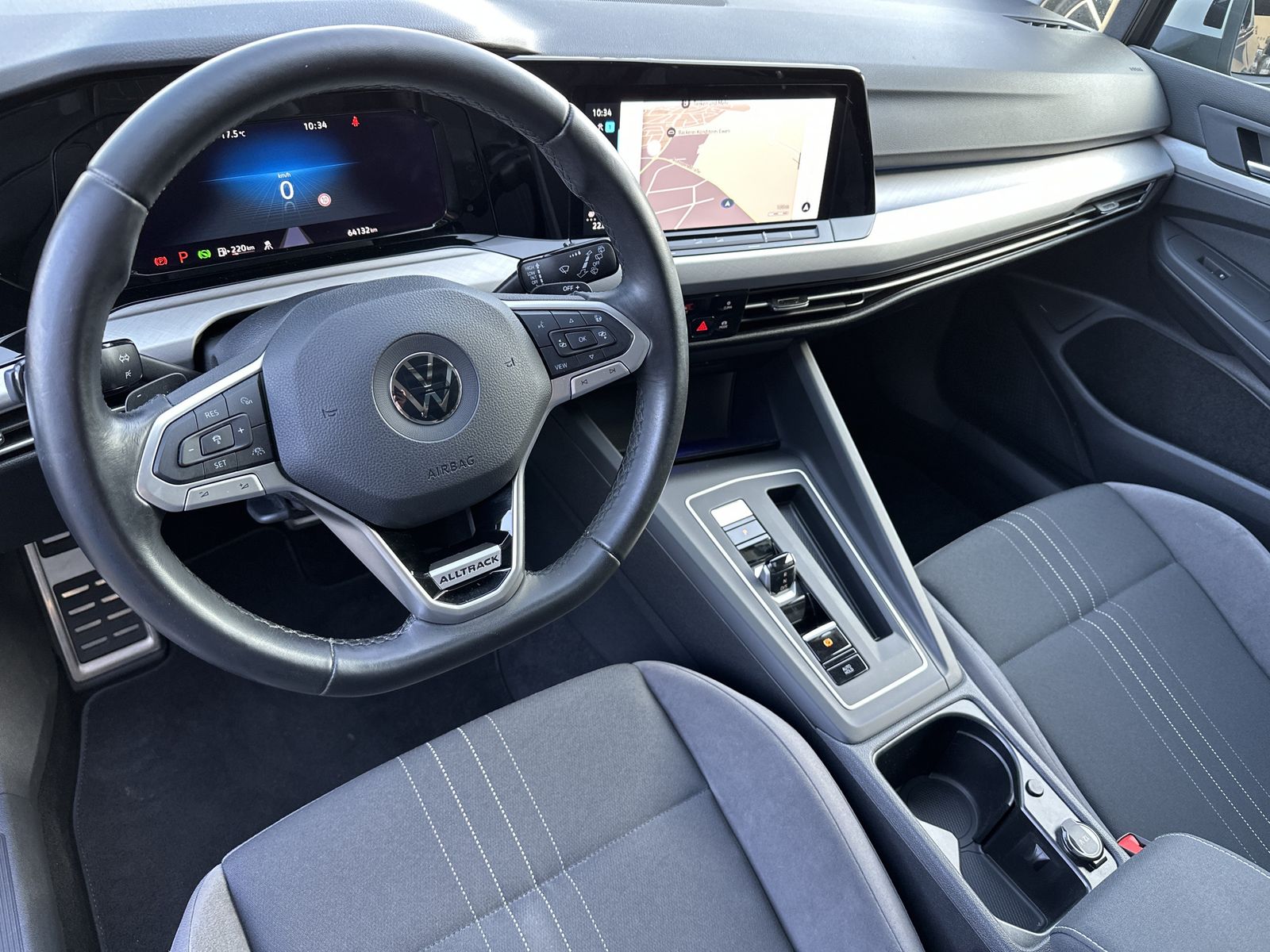 Fahrzeugabbildung Volkswagen Golf Alltrack 4Motion NAV+LED+PANO+ACC+17ZO+SHZ