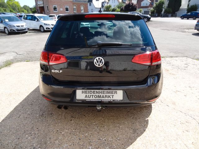 Fahrzeugabbildung Volkswagen Golf VII Lim. Allstar/DSG/Xenon/Navi/2.Hd/150PS/