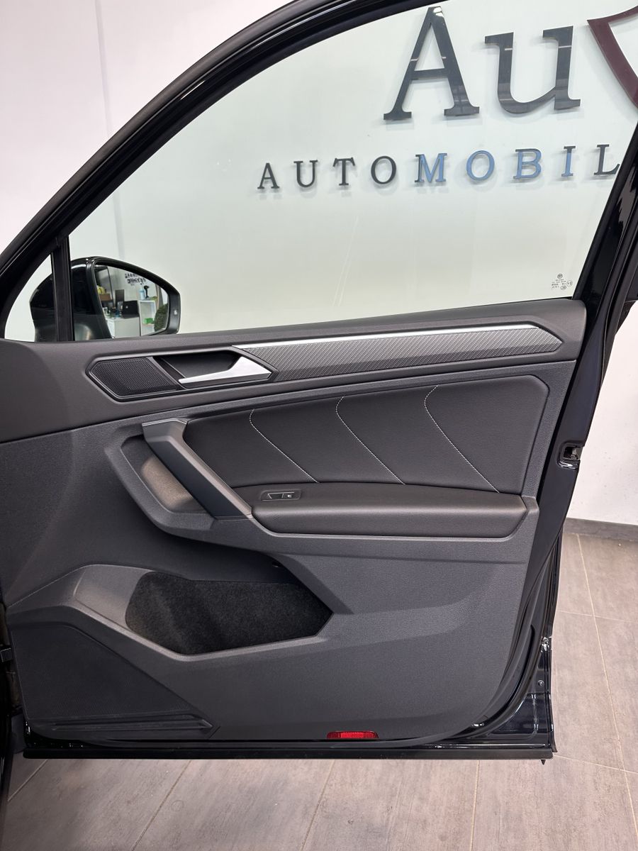 Fahrzeugabbildung Volkswagen Tiguan eHybrid R-Line Black NAV+LED+ACC+20ZO+AHK
