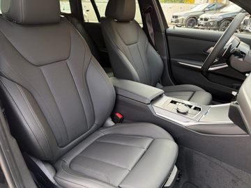 BMW 330e xDrive Touring M Sportpaket Head-Up DAB