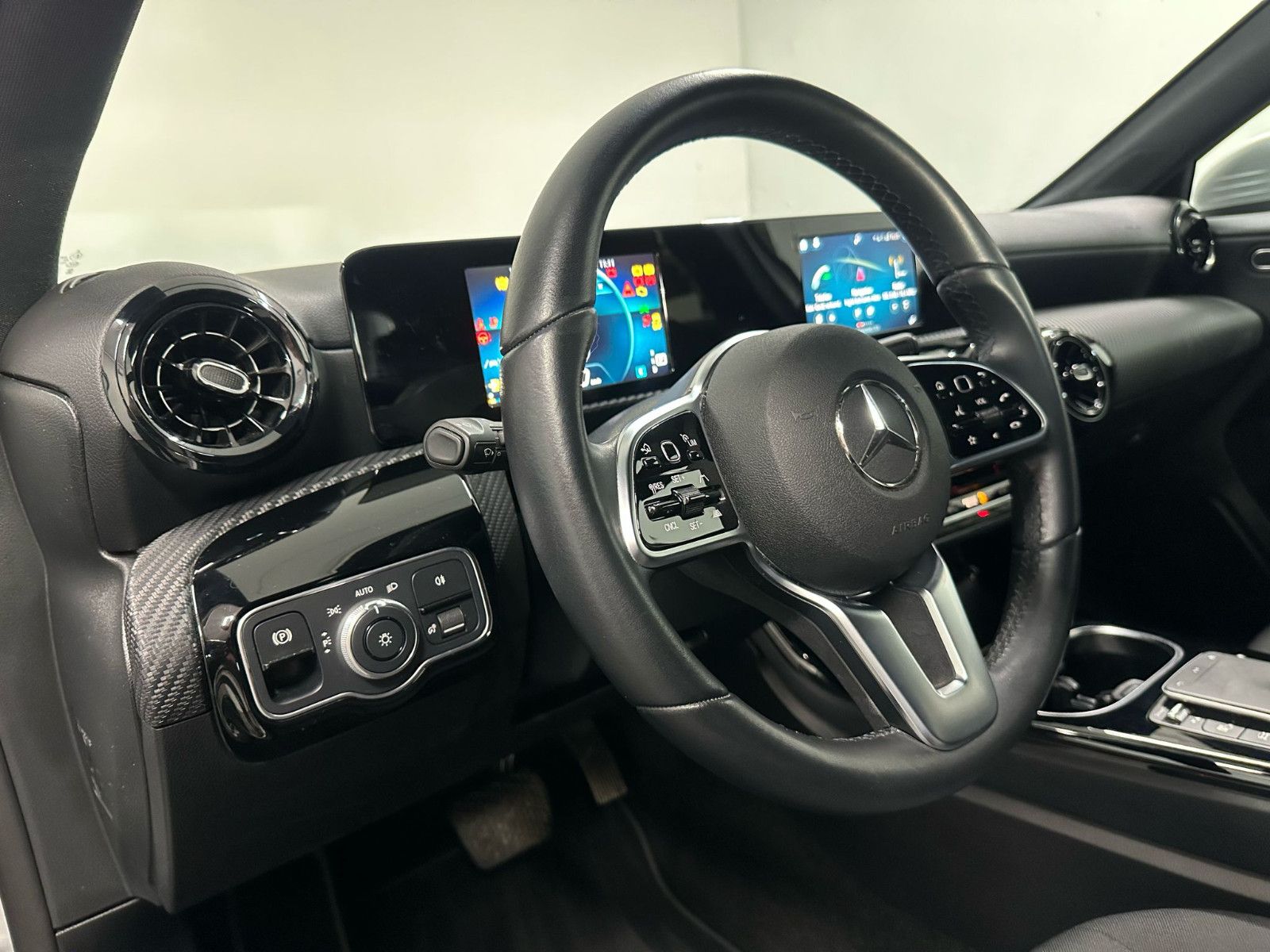 Fahrzeugabbildung Mercedes-Benz A 200 d DCT *DISTRO*AHK*LED*NAVI*BUSINESS*SH