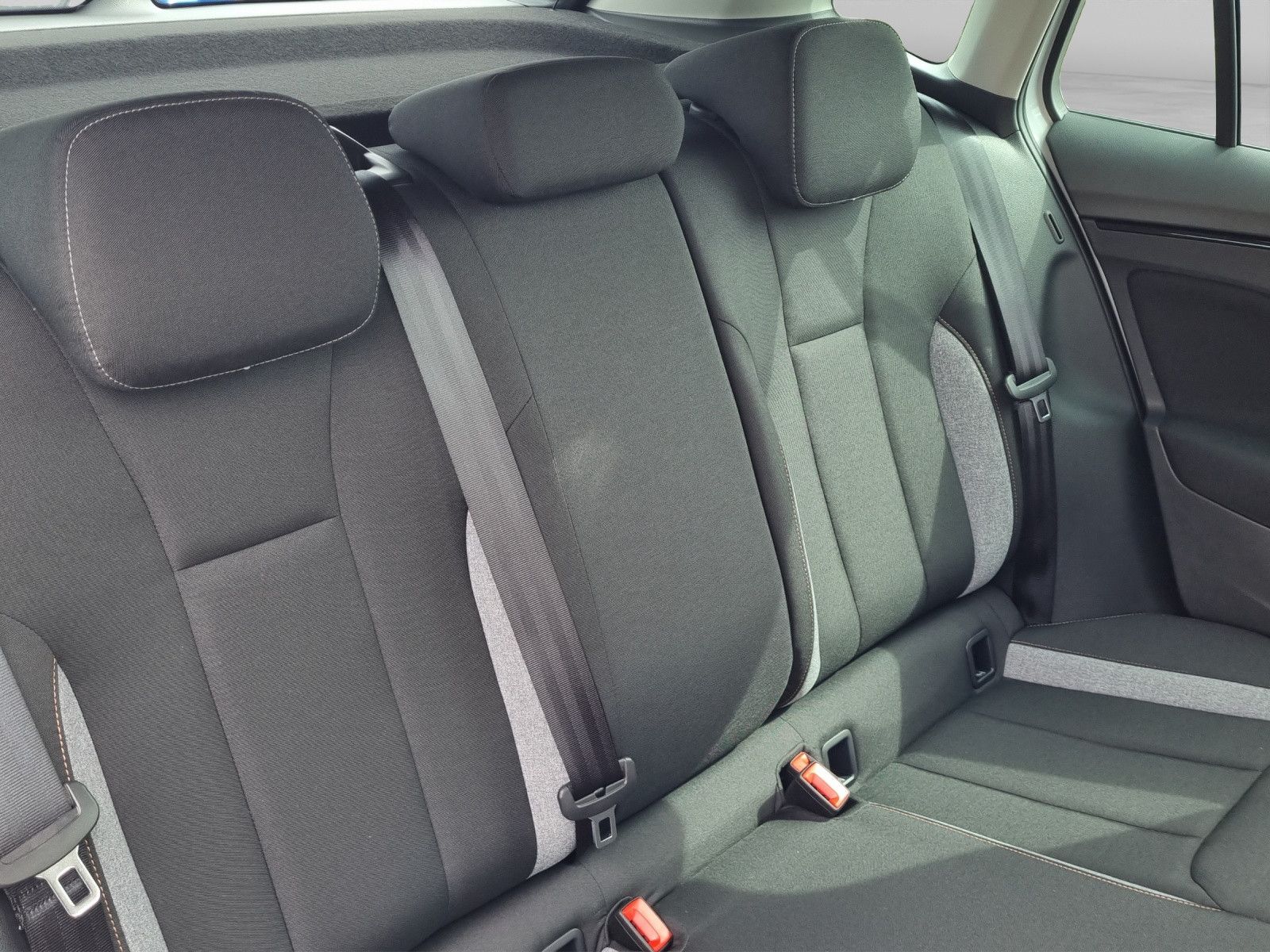 Fahrzeugabbildung SKODA Kamiq Balance 1,5 TSI AHK Simply Clever Black