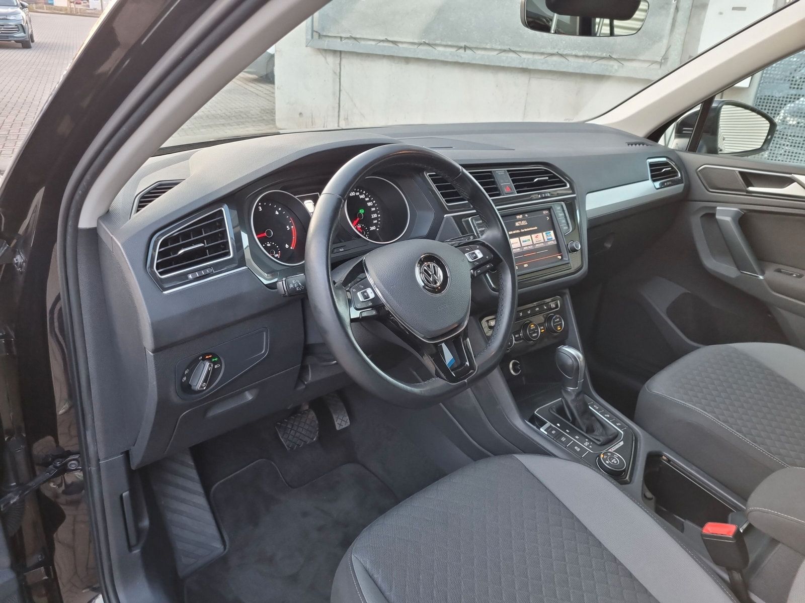 Fahrzeugabbildung Volkswagen Tiguan 2.0 TDI DSG 4M LED ACC eKLAPPE KAMERA