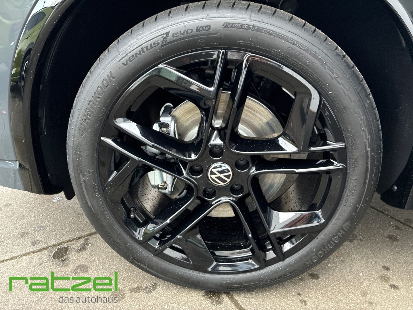 Fahrzeugabbildung Volkswagen Tiguan R-LINE eHybrid Standh.+AHK+HARMAN+IQ.Ligh