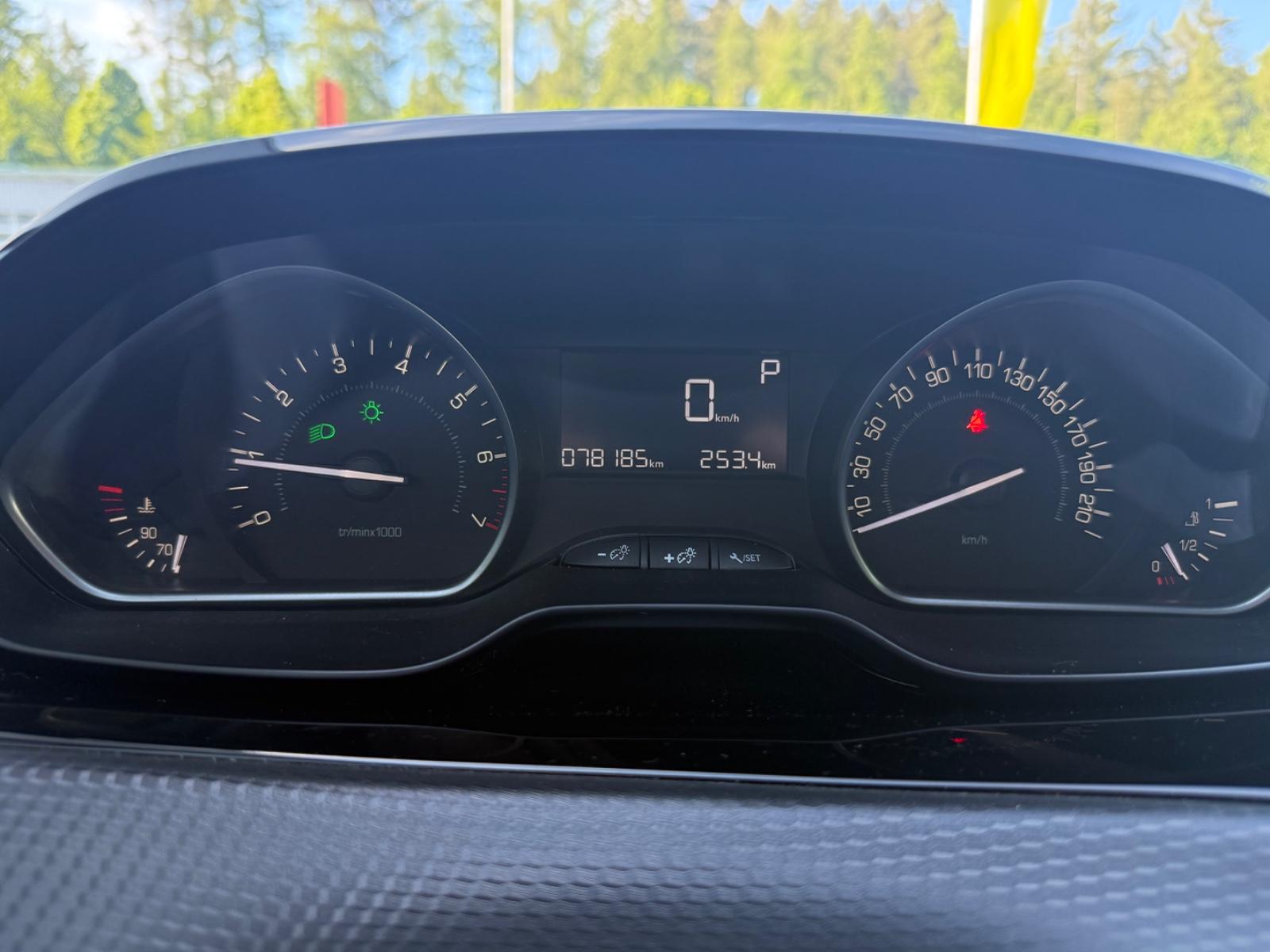 Peugeot 2008 Active SHZ*PDC*KLIMA*AUTOMATIK*