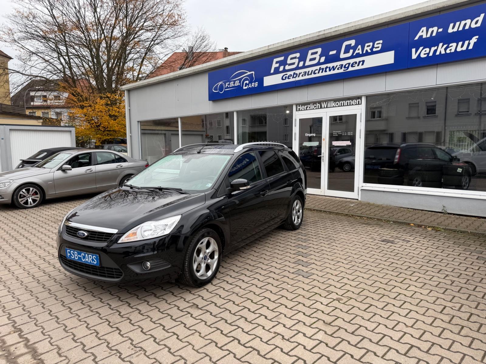 Ford Focus 2010 — салон