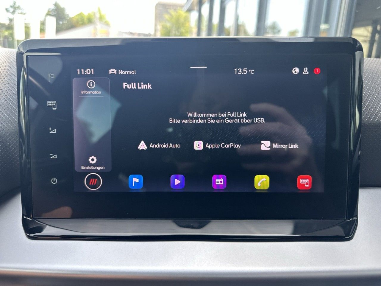 Fahrzeugabbildung SEAT Arona FR 1.0 TSI 110 PS 6-Gang-Kamera*1Hnd* - mit KI generiert/bearbeitet