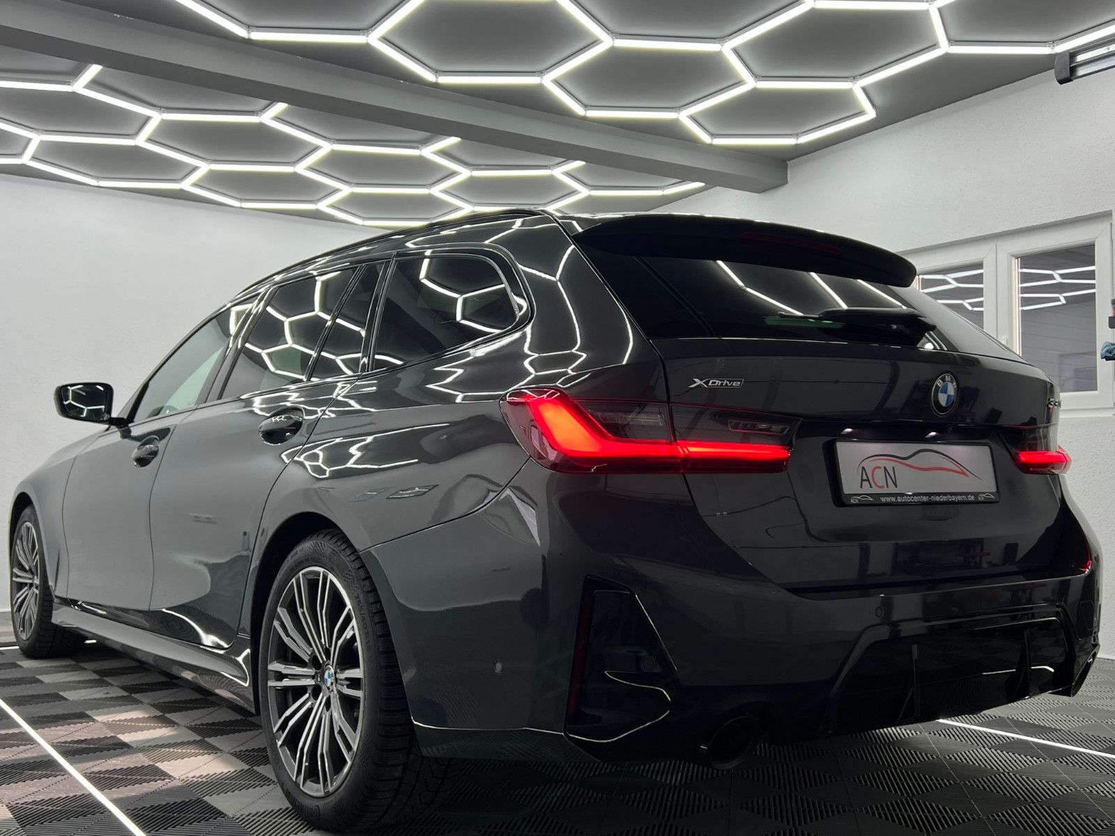 Fahrzeugabbildung BMW 330 i xDrive M SPORT PRO/LED/AHK/PANO/DRAVITGRAU