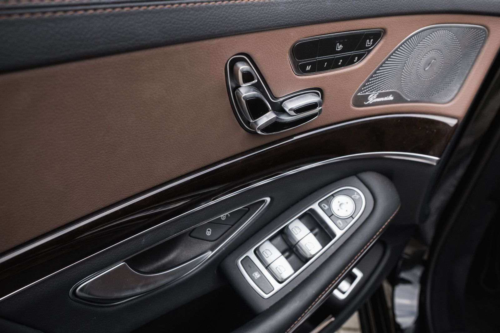 Fahrzeugabbildung Mercedes-Benz S 560 S  Maybach 4Matic-Park-Paket-Burmester