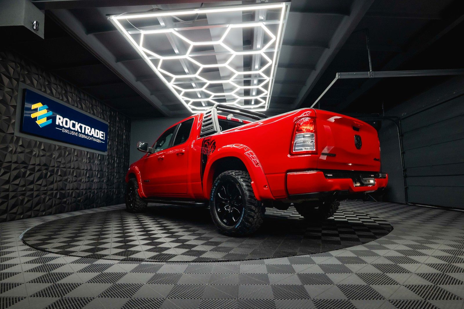 Fahrzeugabbildung Dodge RAM 5.7 V8 HEMI 4x4 OFFROAD Night-Paket *LED*19%