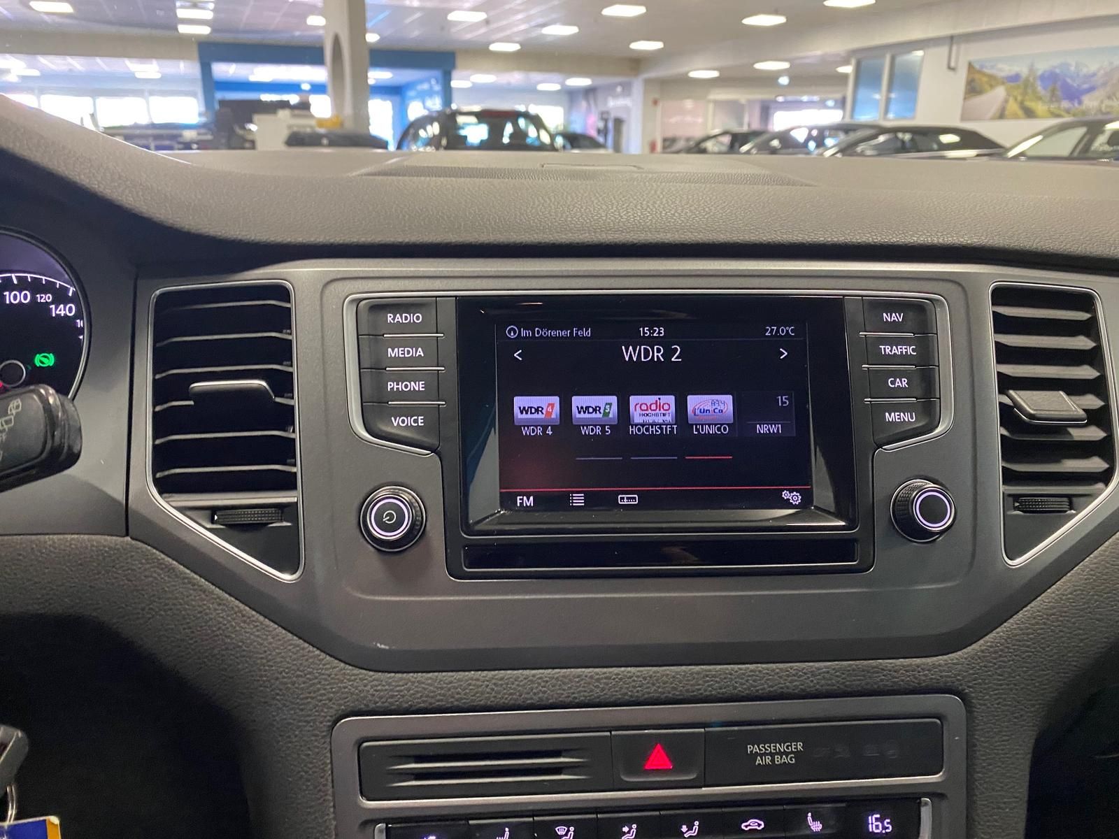 Fahrzeugabbildung Volkswagen Golf VII SPORTSVAN 1.2 TSI+ACC+SITZHEIZ+GARANTIE