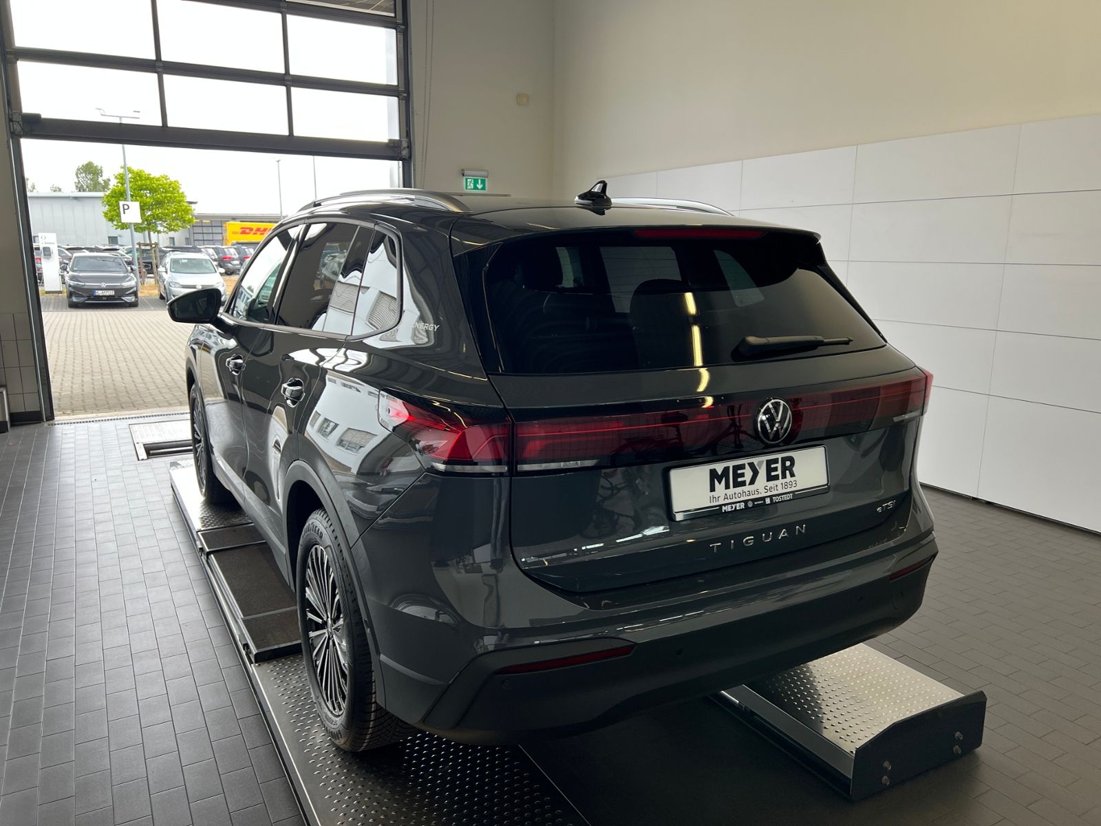 Fahrzeugabbildung Volkswagen Tiguan  ENERGY 1.5 eTSI DSG *AHK, AreaView, Navi