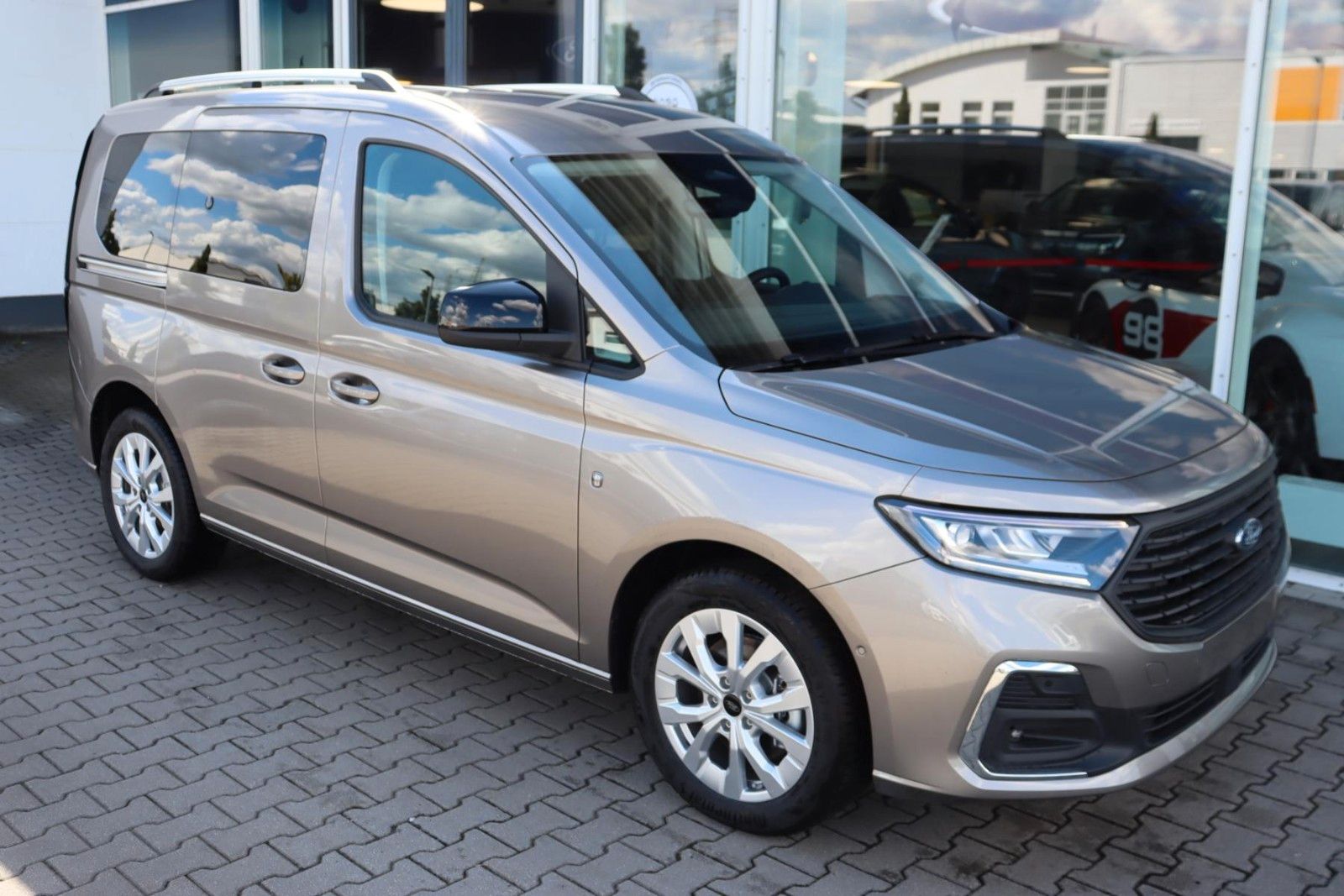 Ford Tourneo Connect Titanium L1 2.0 AHK 0,0 %FIN* mg imagem 2