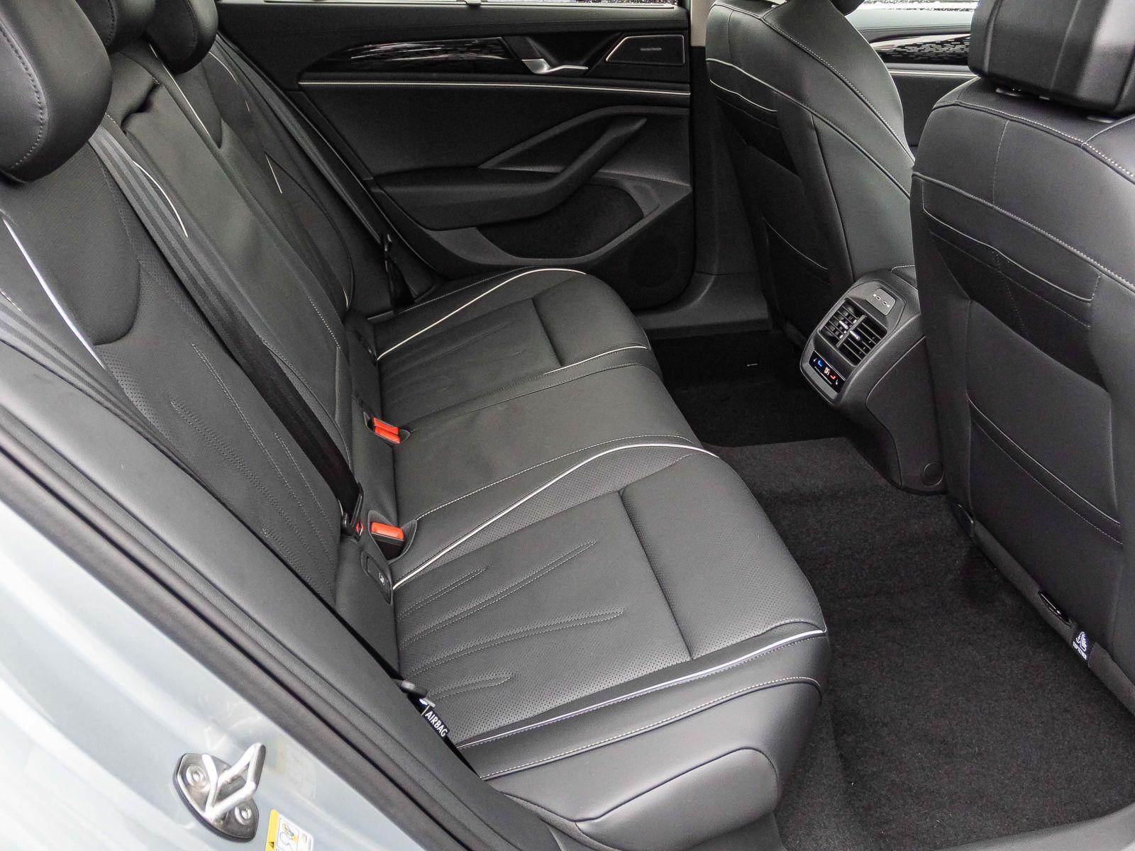 Volkswagen Passat Variant Elegance 1.5 eHybrid DSG Navi LED