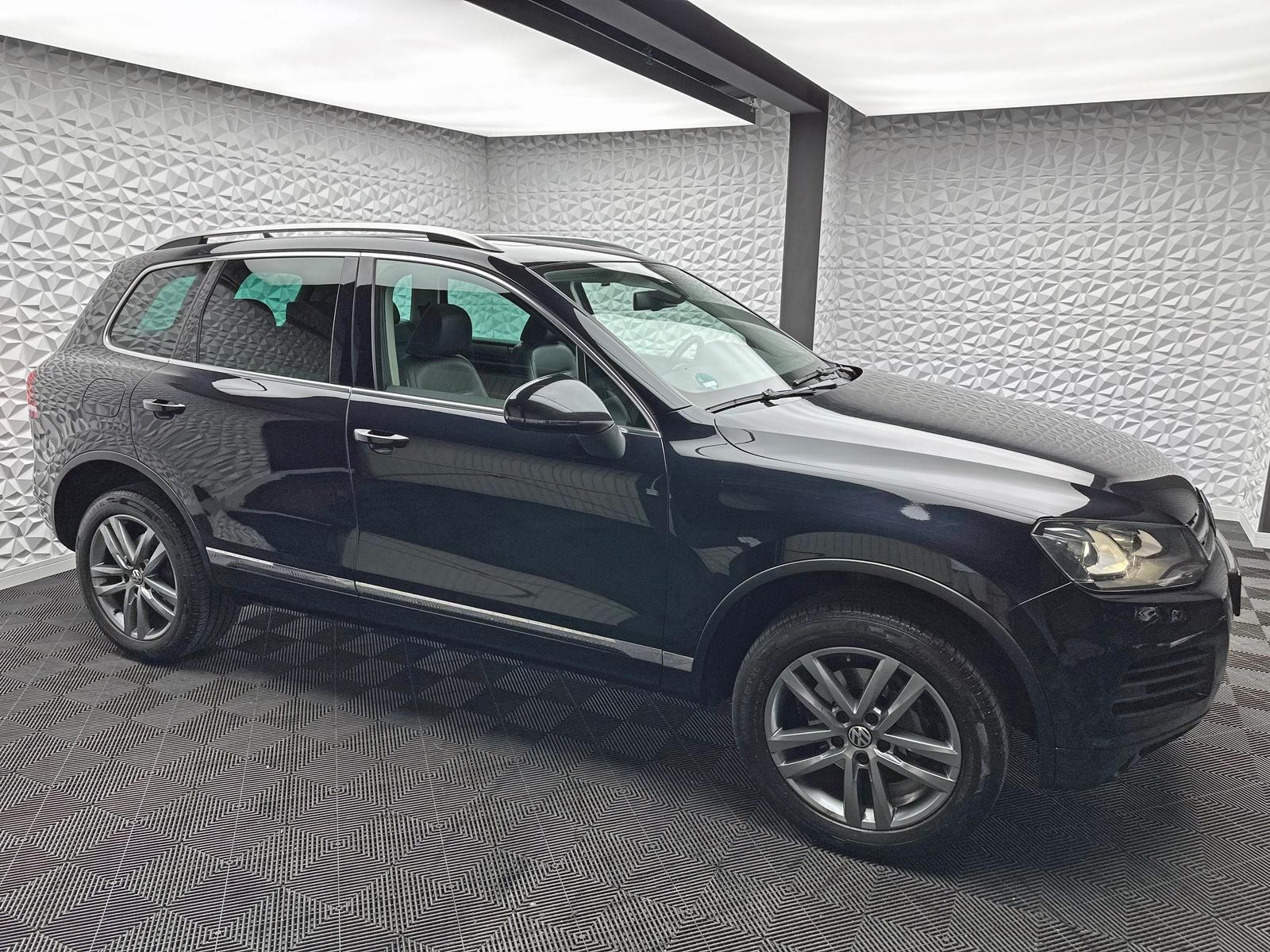 Fahrzeugabbildung Volkswagen TOUAREG 3.0TDI V6/LUFT/PANORAMA/AHK/LED/ACC/NAV