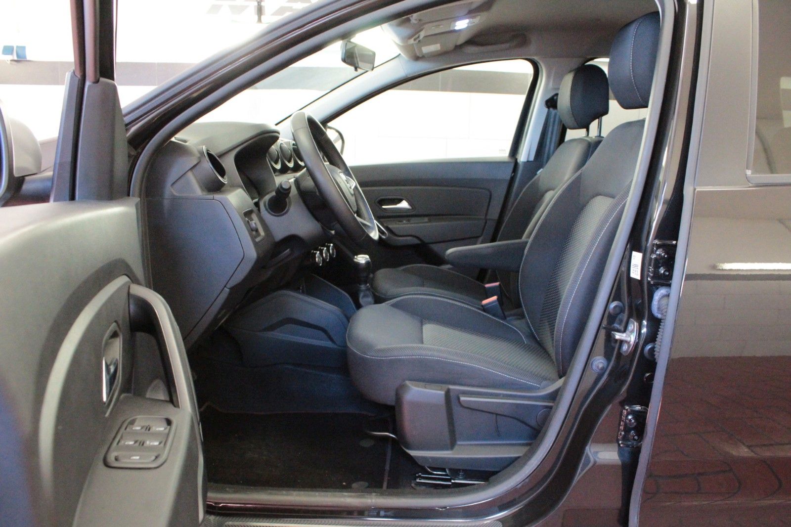 Fahrzeugabbildung Dacia Duster Sce 115 Eco-G*AHK*15075*