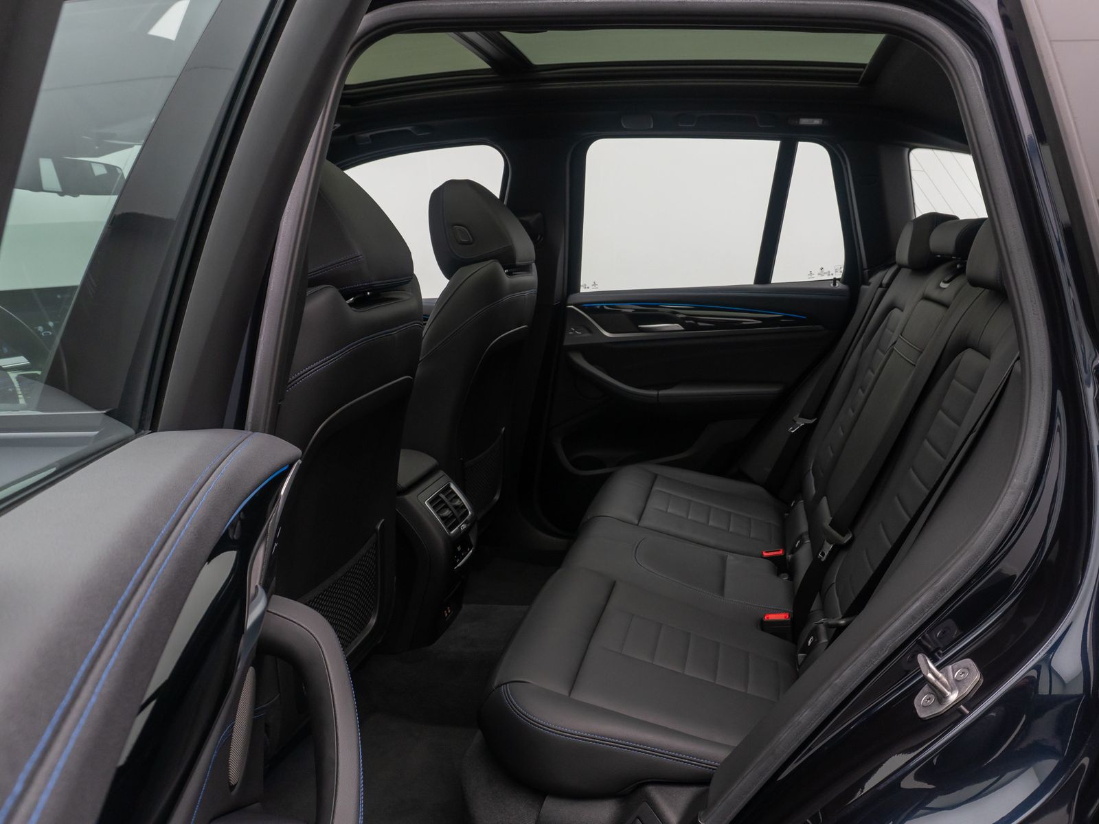 Fahrzeugabbildung BMW iX3 IMPRESSIVE DAB HUD Laser ACC 360&deg;Panoram 20"