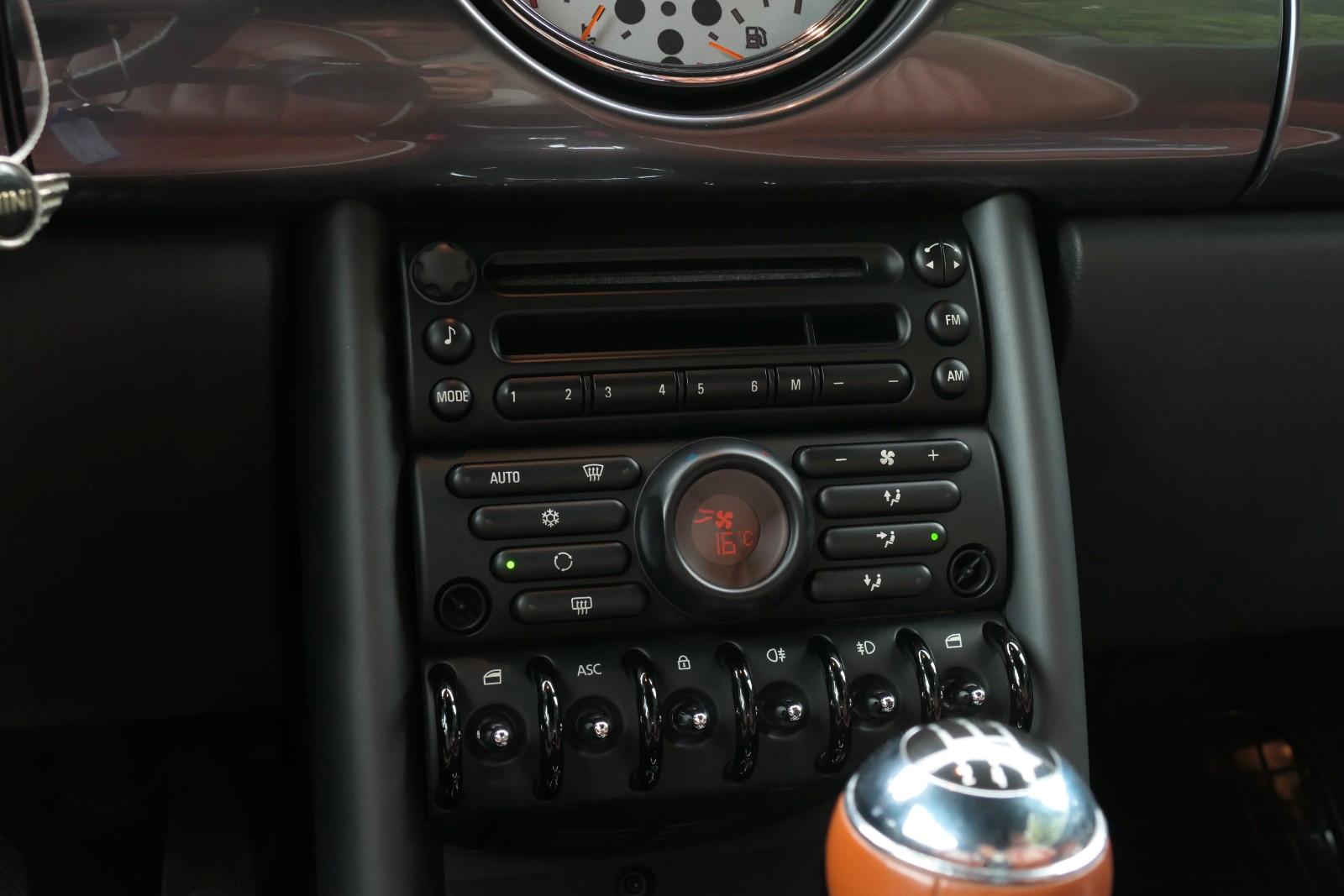 MINI Cooper S Cabrio Sidewalk* LEDER * PDC * TÜV *