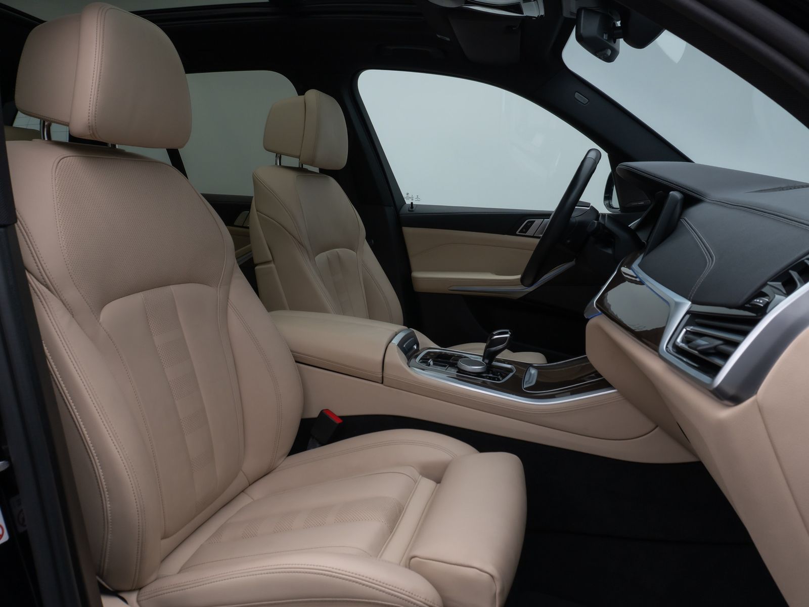 Fahrzeugabbildung BMW X5 xD45e XLine Panorama DAB H/K SoftCL AHK Sport