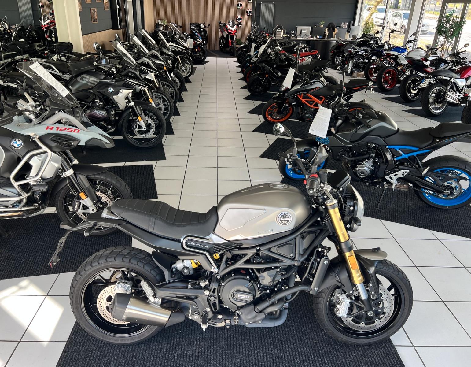 Benelli Leoncino 800 *1.Hand*