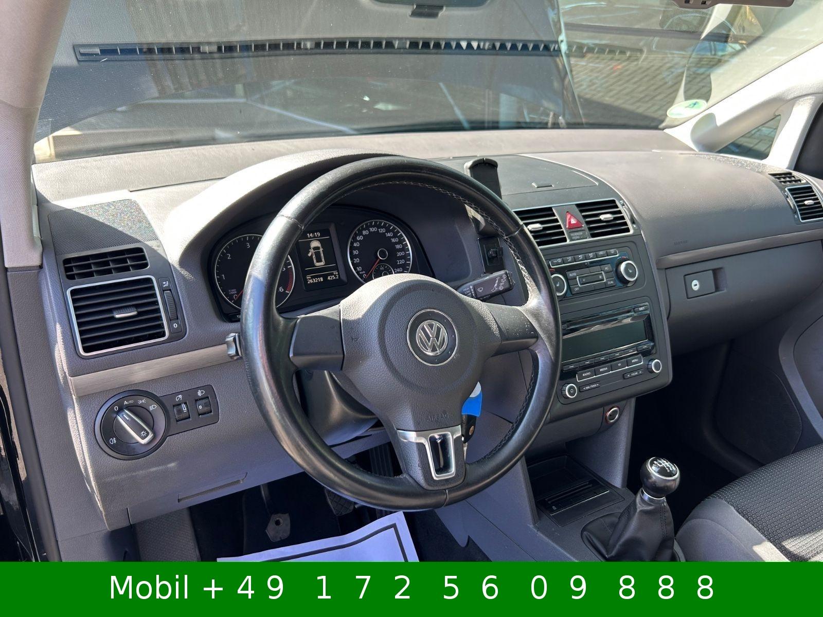 Volkswagen Touran 2011 — photo 15