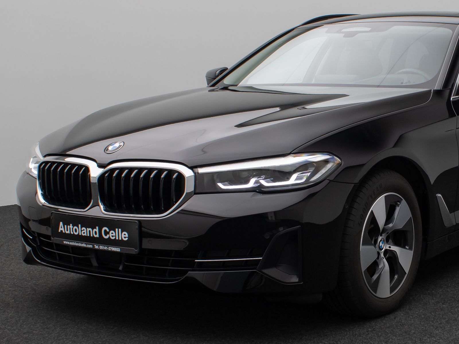 Fahrzeugabbildung BMW 520d xD Panorama Kamera HUD DAB H/K AHK Leder