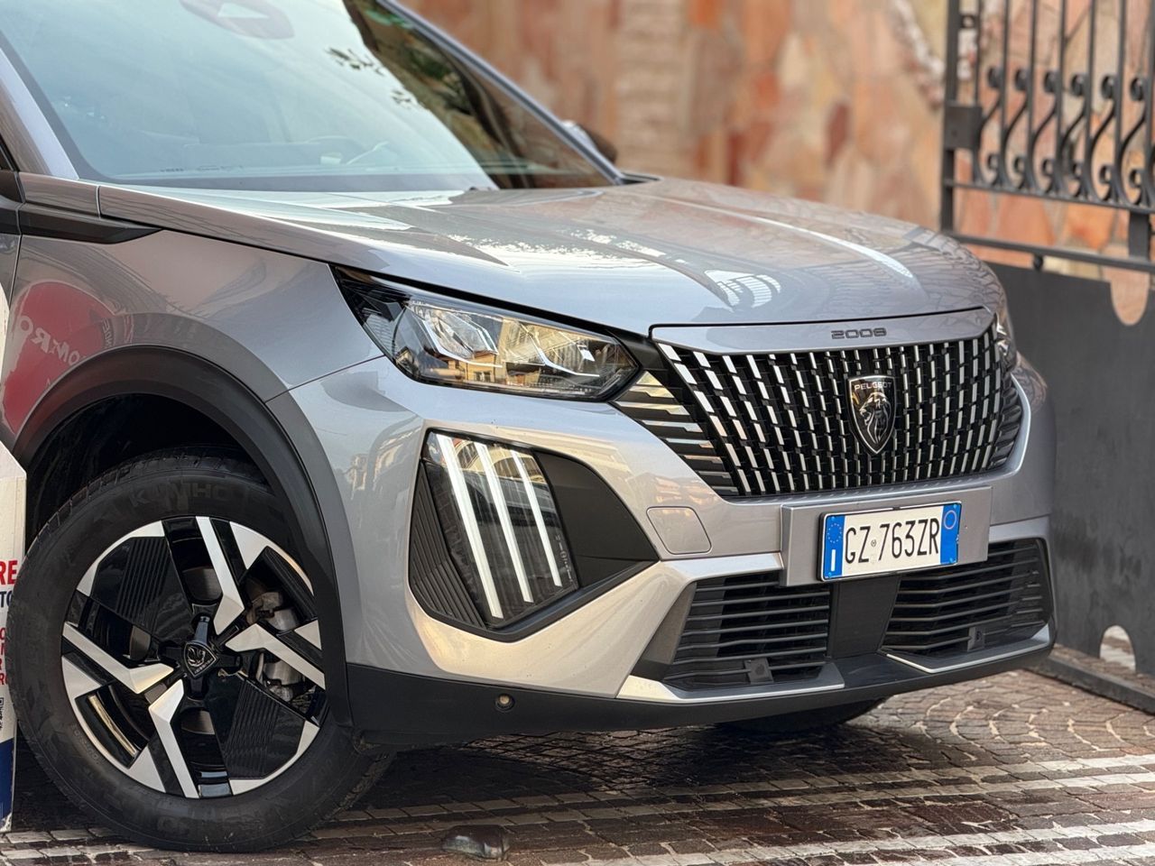 Peugeot 2008 PureTech 100 S&S Allure imagem 2
