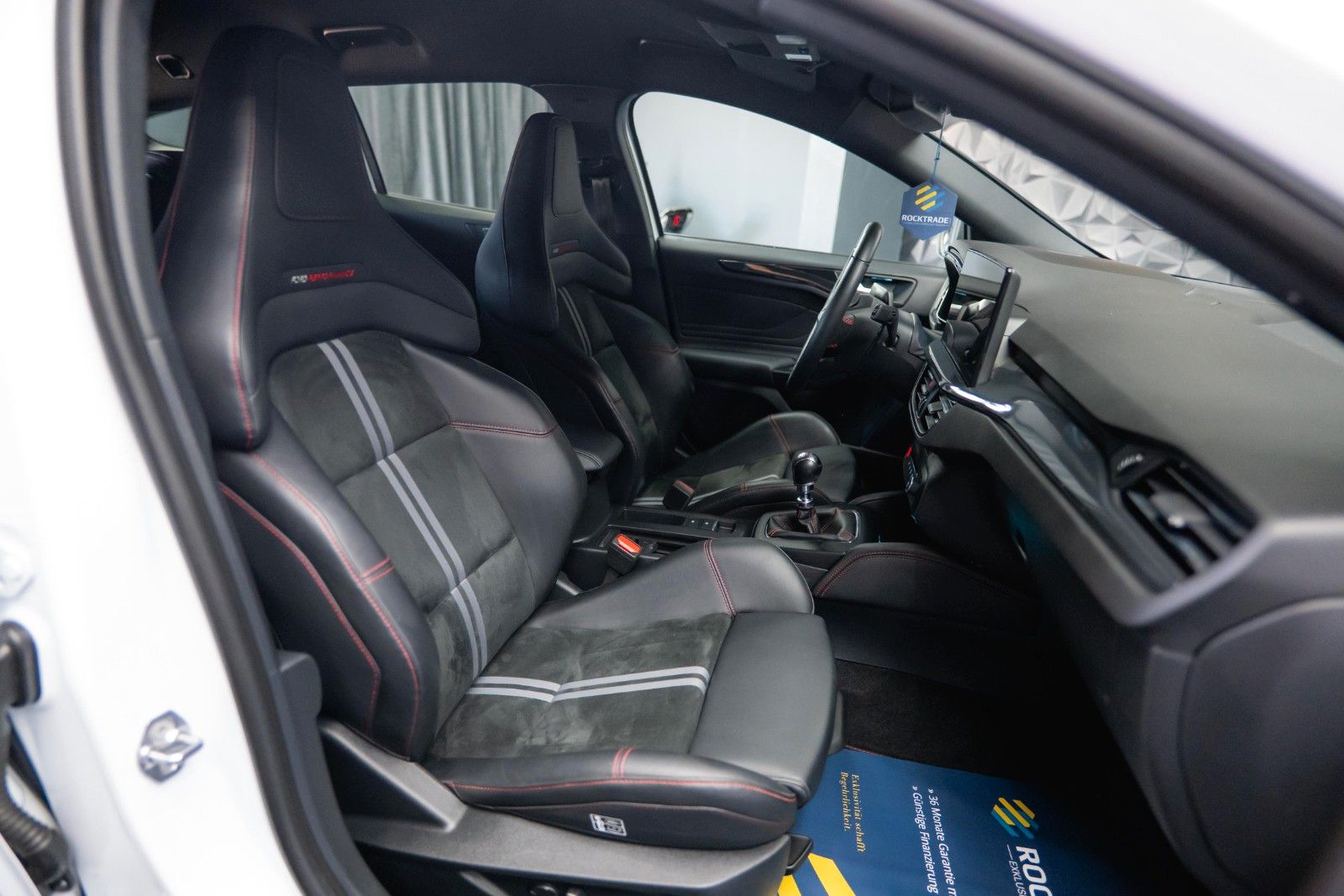 Fahrzeugabbildung Ford Focus Turnier ST X Performance *Head Up*LED*DAB*