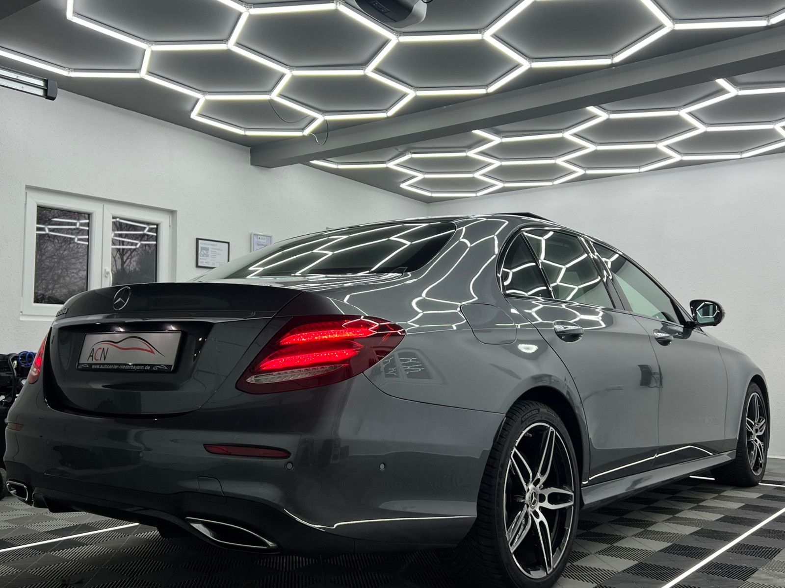 Fahrzeugabbildung Mercedes-Benz E 350 d Lim. AMG-LINE/BURMESTER/ACC/PANO/WIDE