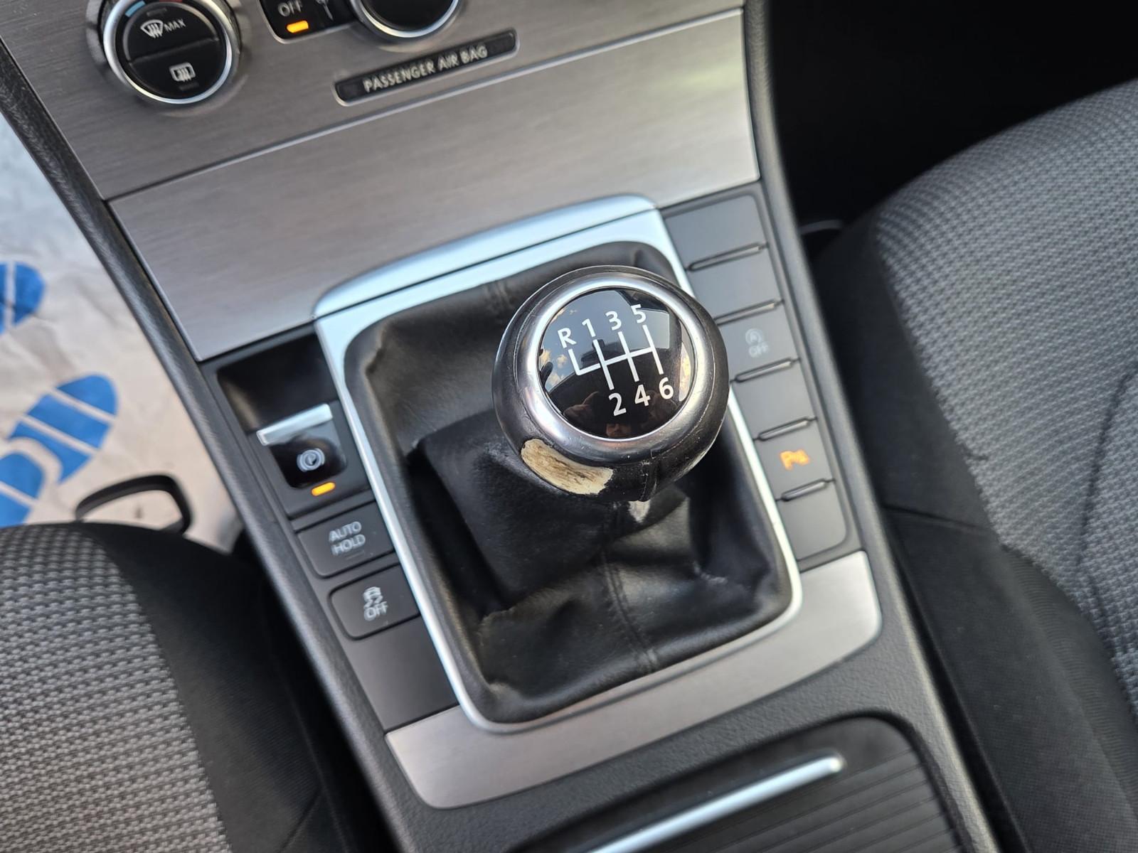 Volkswagen Passat 2012 — photo 16