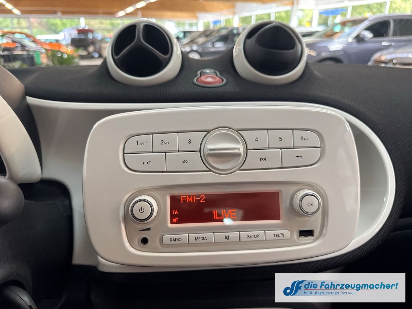 Fahrzeugabbildung Smart fortwo coupe Basis Panorama Klimaautom SHZ Temp