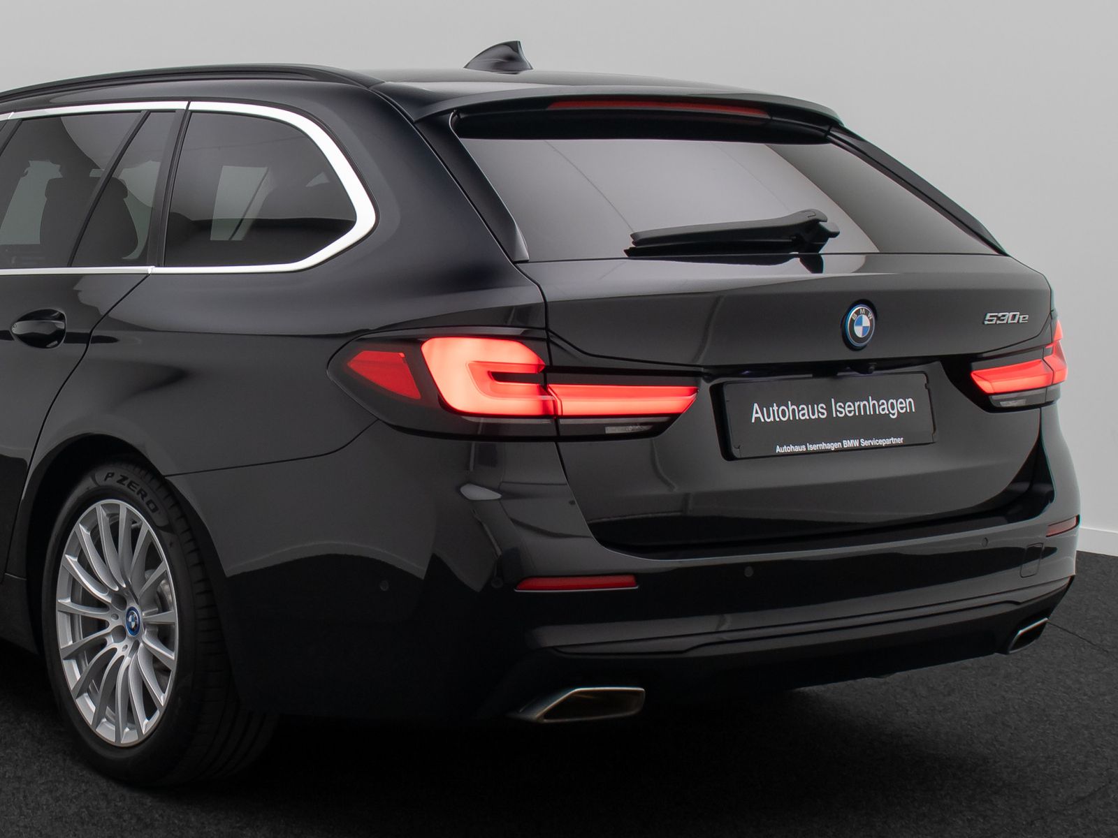 Fahrzeugabbildung BMW 530e Alarm AHK HUD DAB 4xKlima HiFi Leder Sport