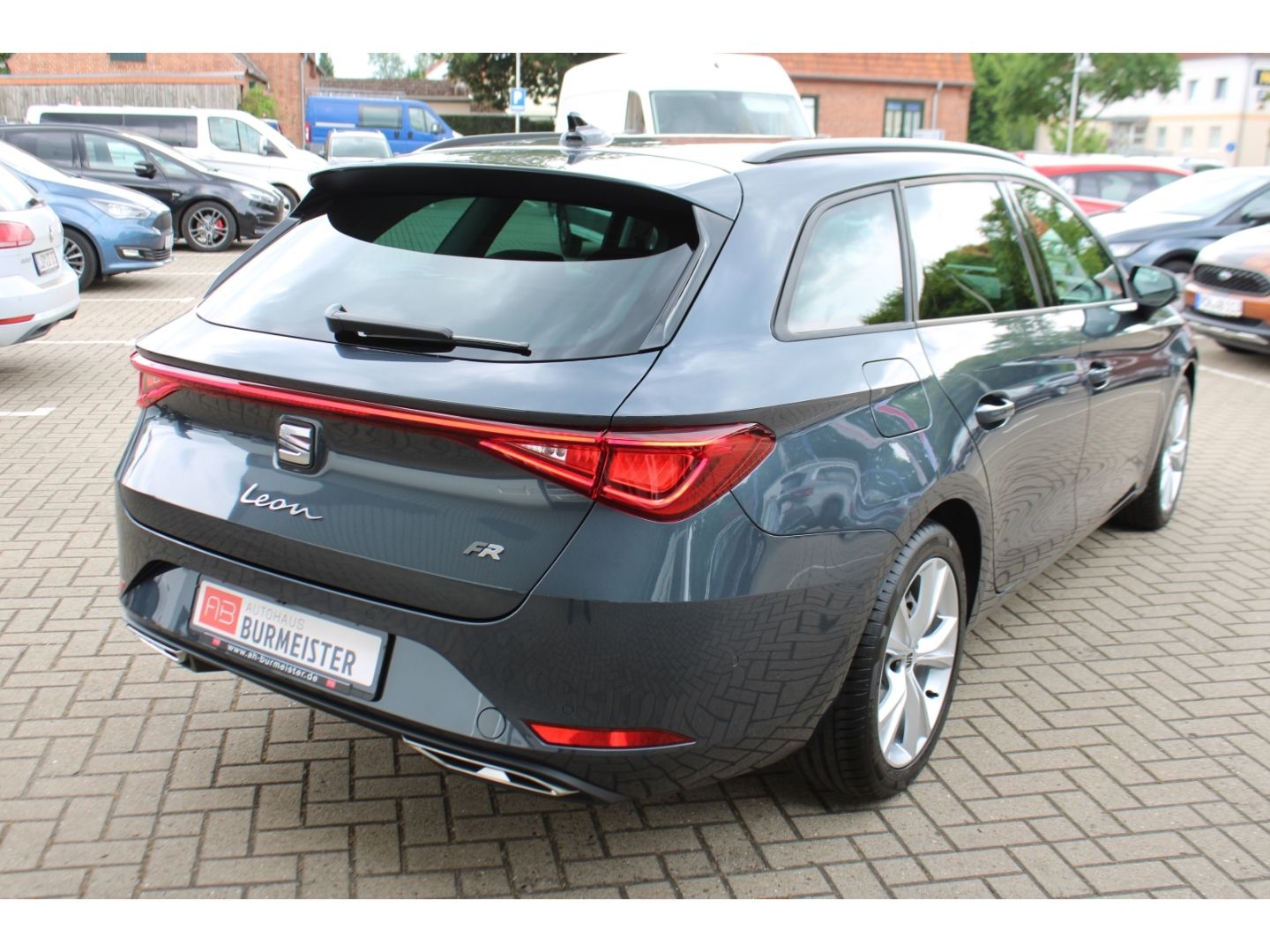 SEAT Leon 1.5 eTSI Sportstourer FR DSG ACC LED AHK RF - Image 25