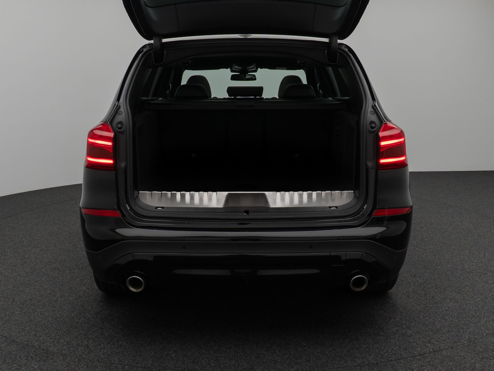 Fahrzeugabbildung BMW X3 xD30e Panorama DAB HiFi Leder M Sport 20Zoll