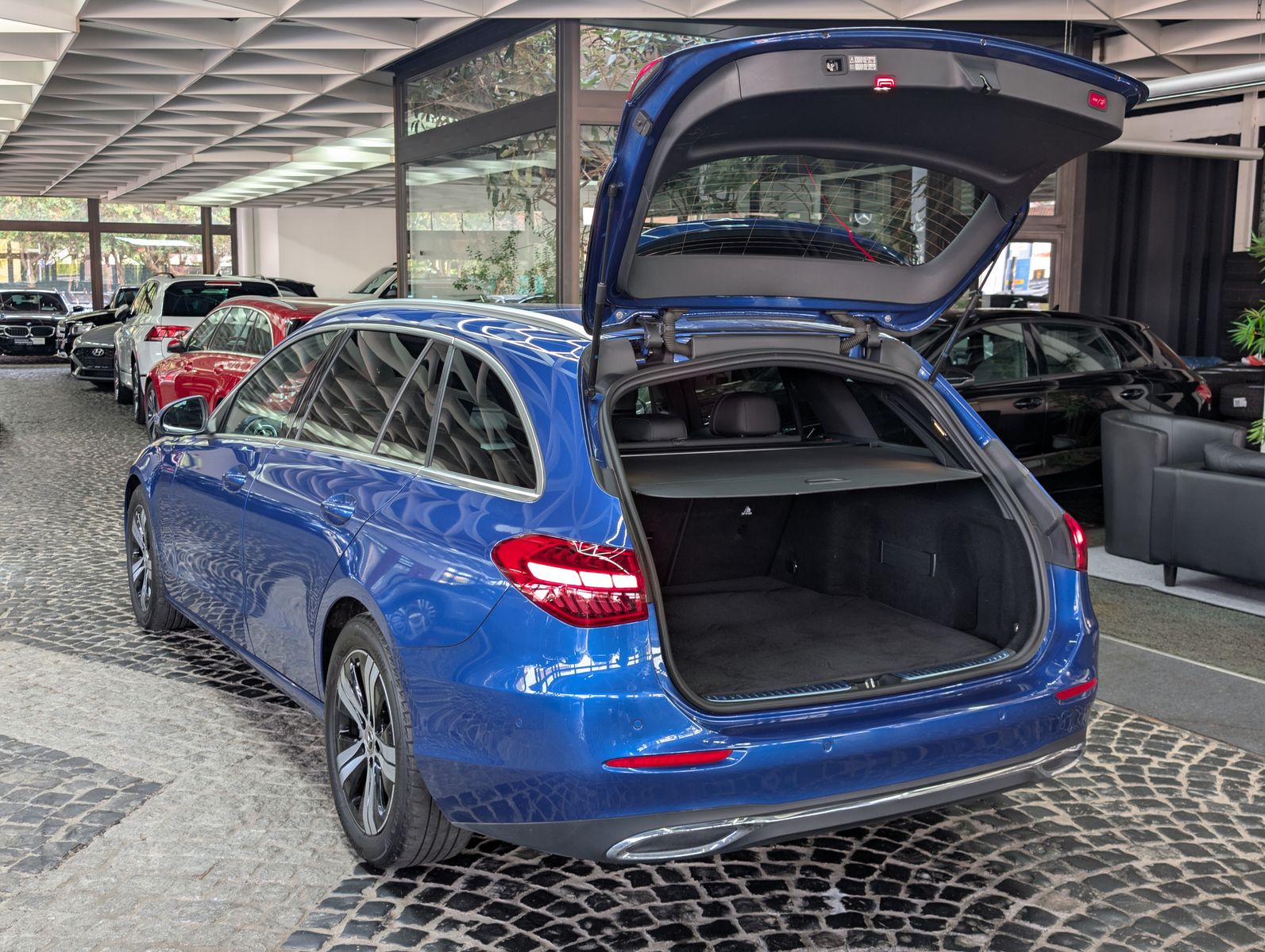 Fahrzeugabbildung Mercedes-Benz C 220 d Avantgarde AHK*MEMO*MBUX*AMBI*BUR*360°