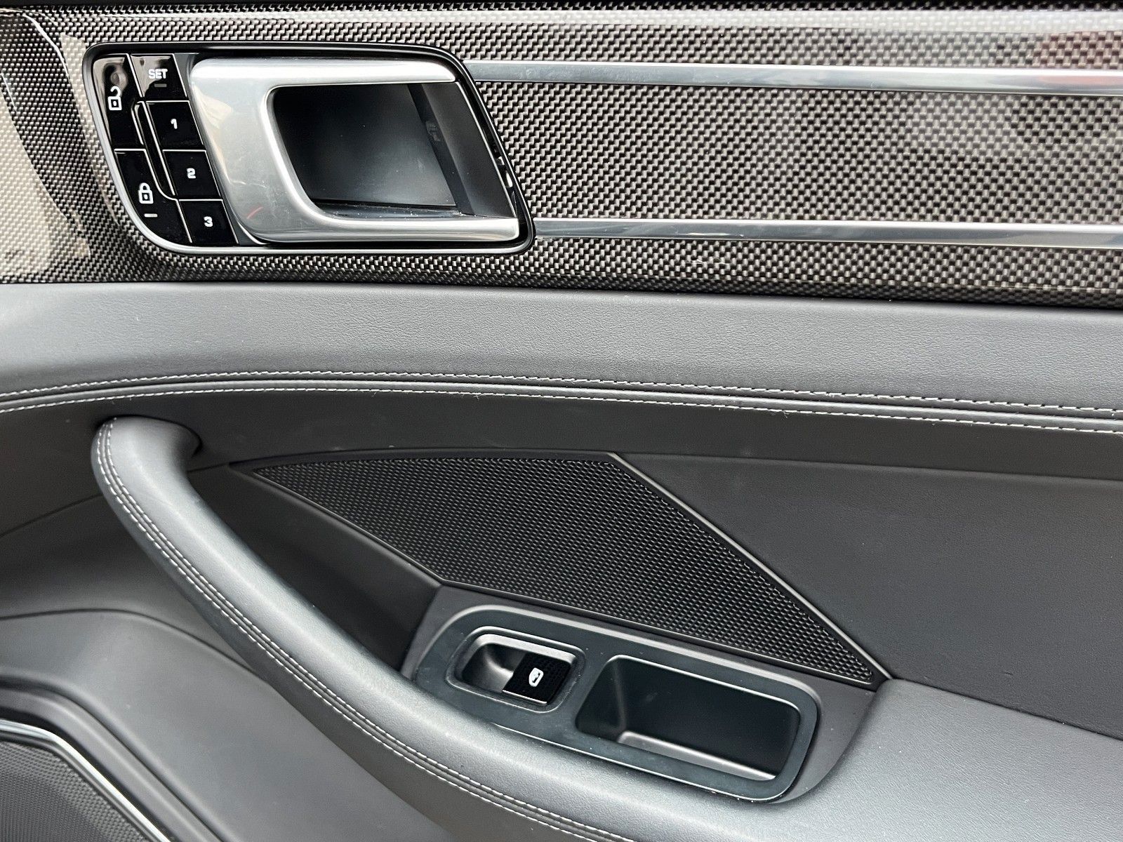 Fahrzeugabbildung Porsche Panamera Turbo S*HuD*MATRIX*Carbon*Pano*PDLS+**